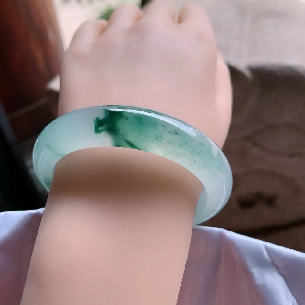 正圈冰玻飘花 无瑕 尺寸:55.7/12.9/8.8 花美 种水好️️