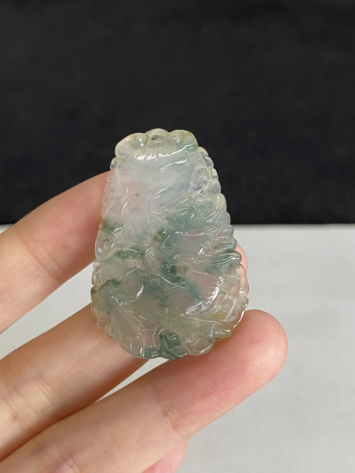 翡翠冰种黄色吊坠