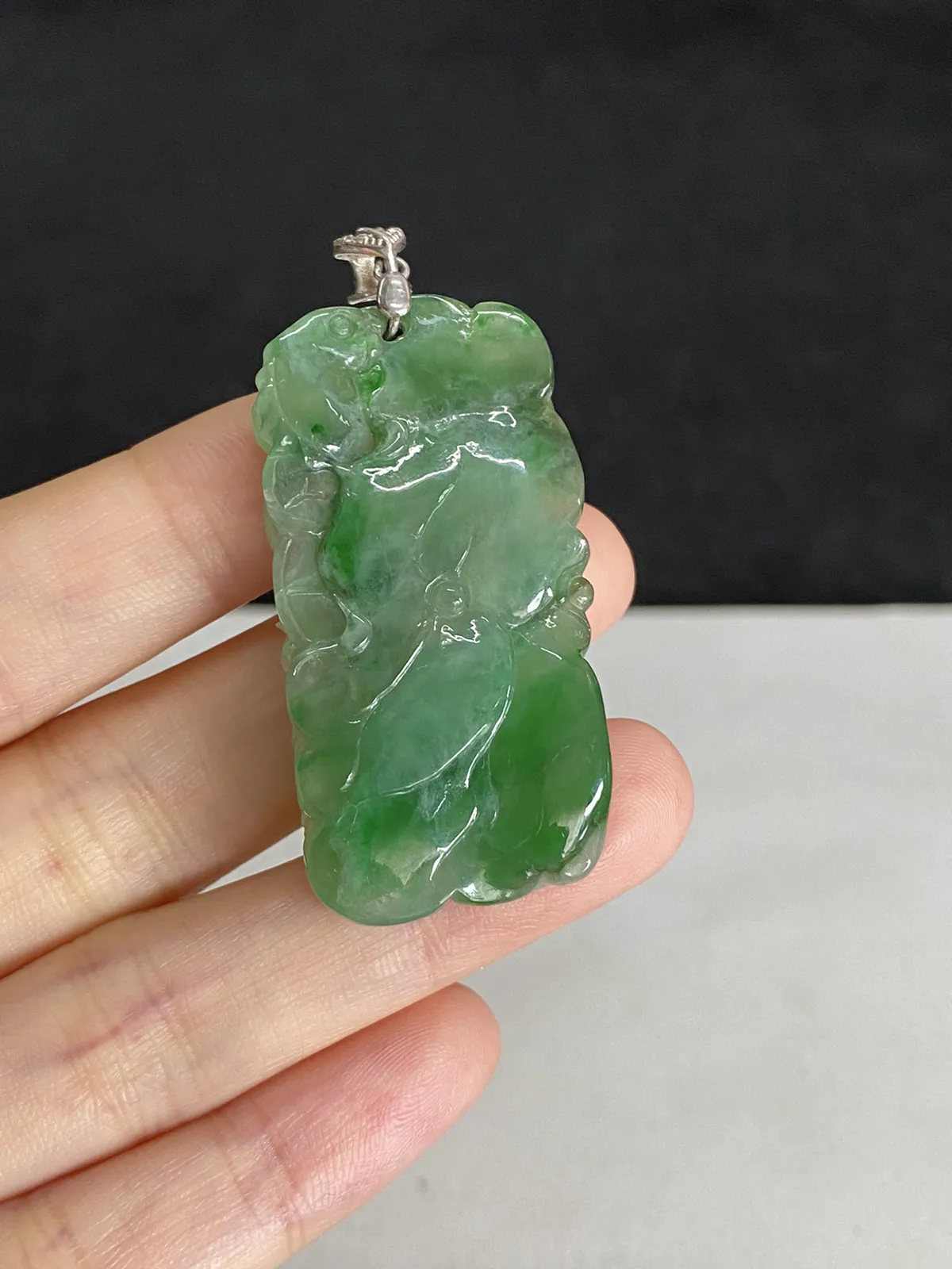 翡翠冰糯种飘绿翡翠，印记：S925