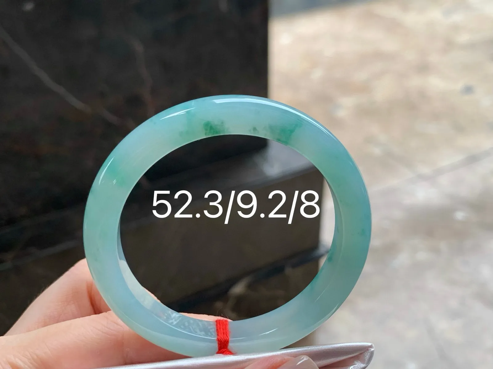 飘花手镯
水润52.3/9.2/8mm