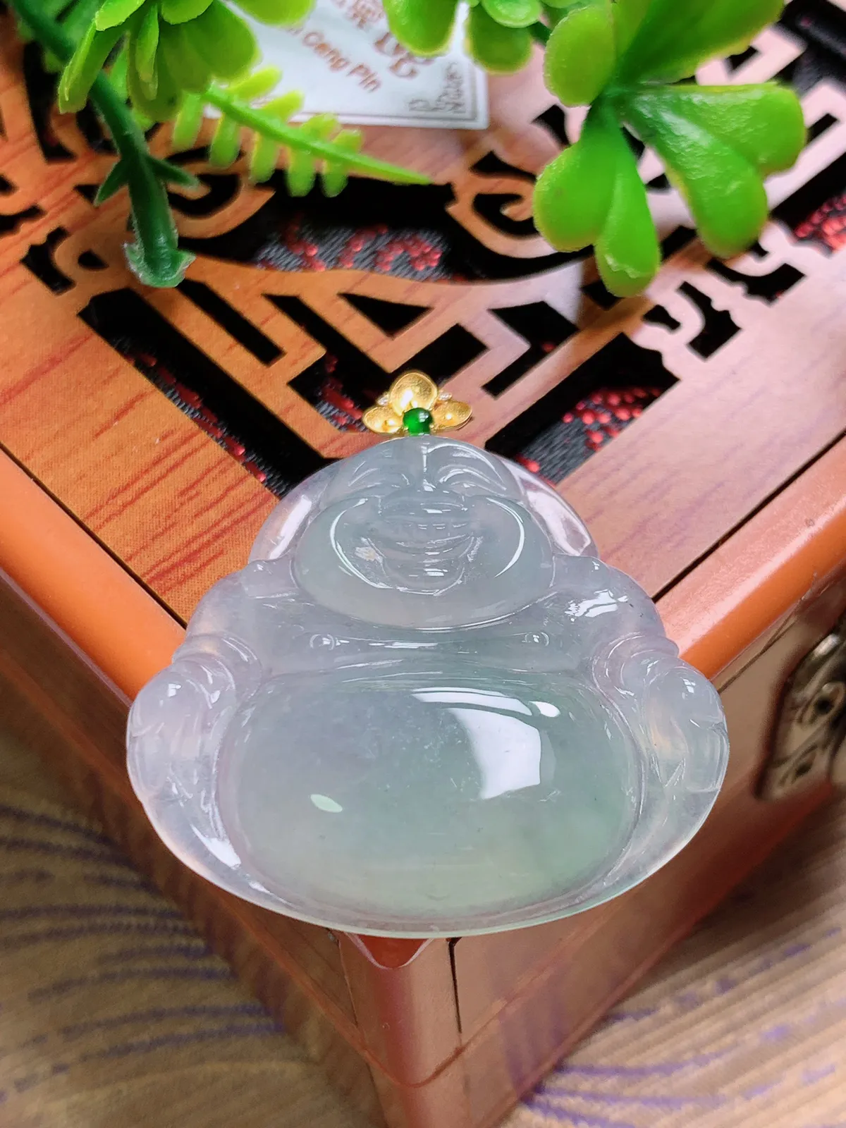 精品推荐，缅甸天然A货翡翠，18K金扣镶嵌冰种晴绿佛公吊坠，种水好，颜色鲜艳，玉质水润细腻，工艺精湛