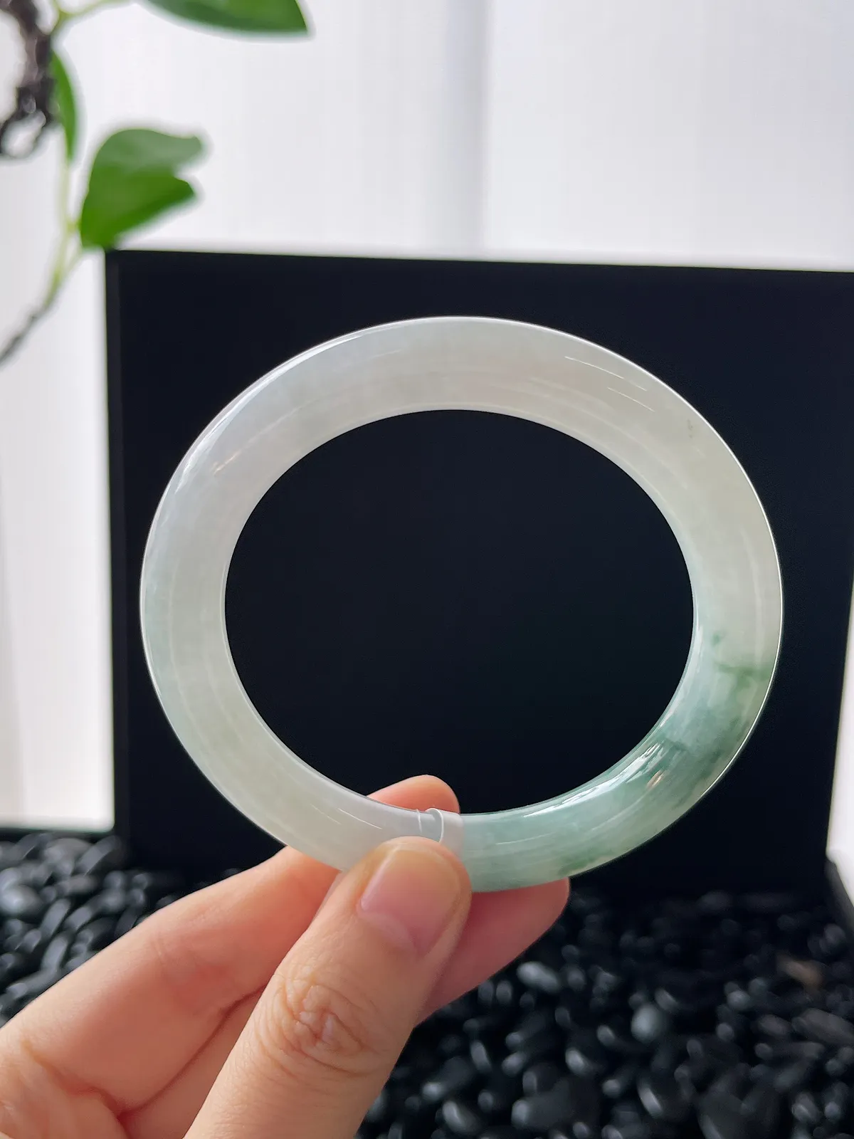 翡翠冰糯飘花圆条手镯