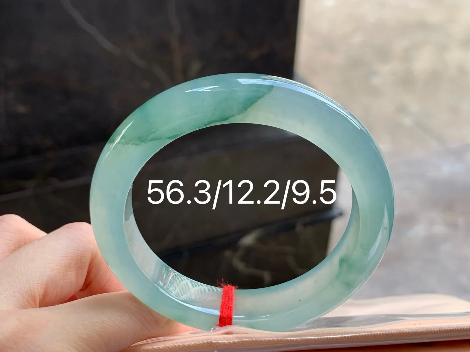 冰种飘花手镯
种好56.3/12.2/9.5mm