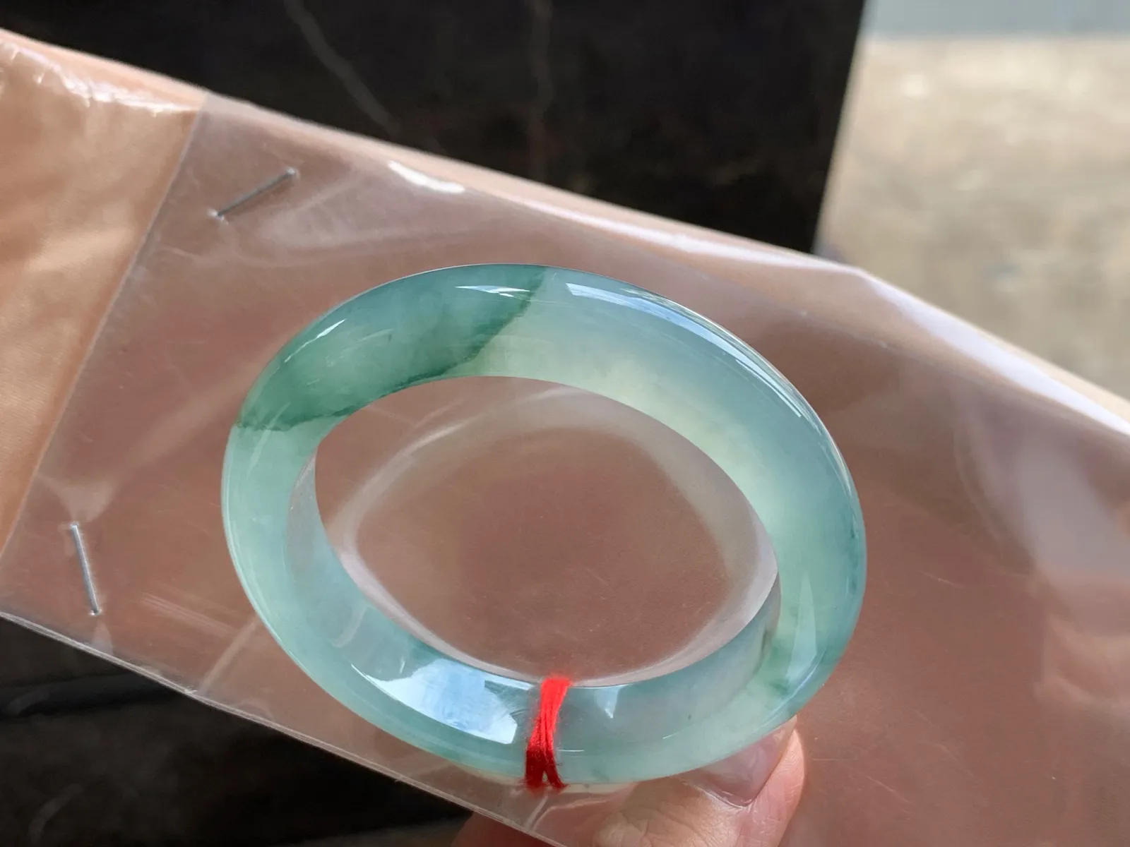 冰种飘花手镯
种好56.3/12.2/9.5mm