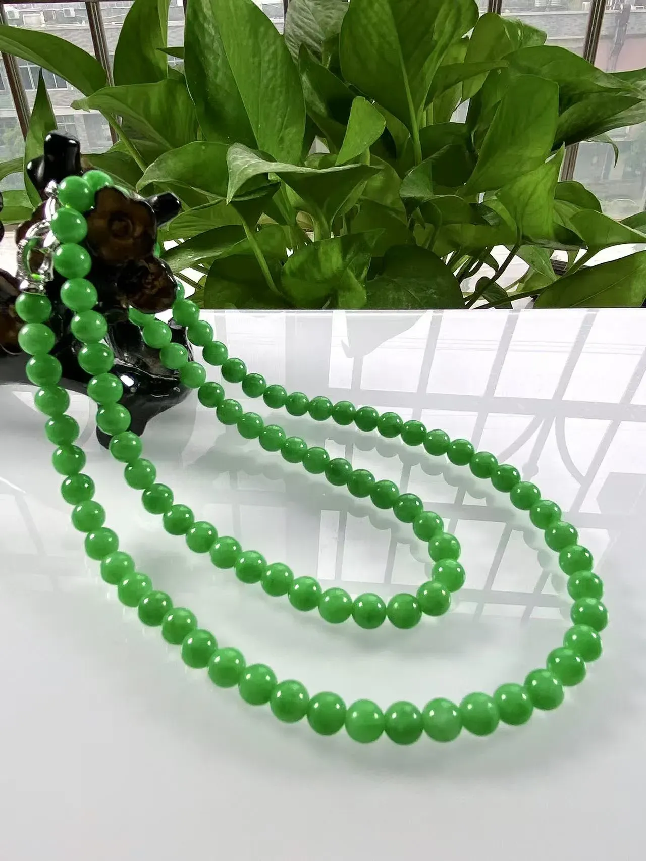缅甸天然翡翠A货，卡6.3冰润满绿阳绿圆珠项链手链，尺寸：6.3mm/95颗，长度600mm，重量：40.46g