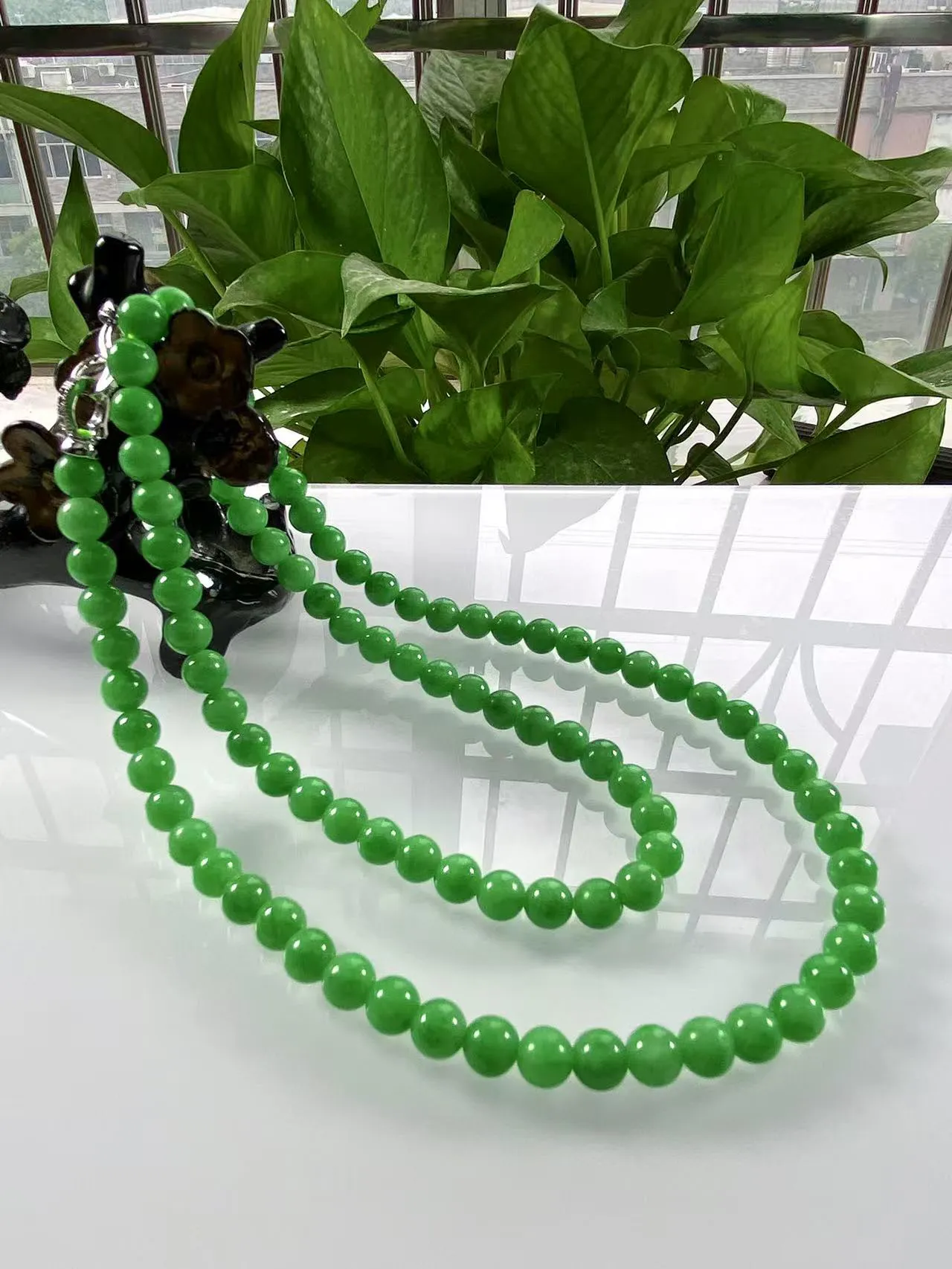 缅甸天然翡翠A货，卡6.3冰润满绿阳绿圆珠项链手链，尺寸：6.3mm/95颗，长度600mm，重量：