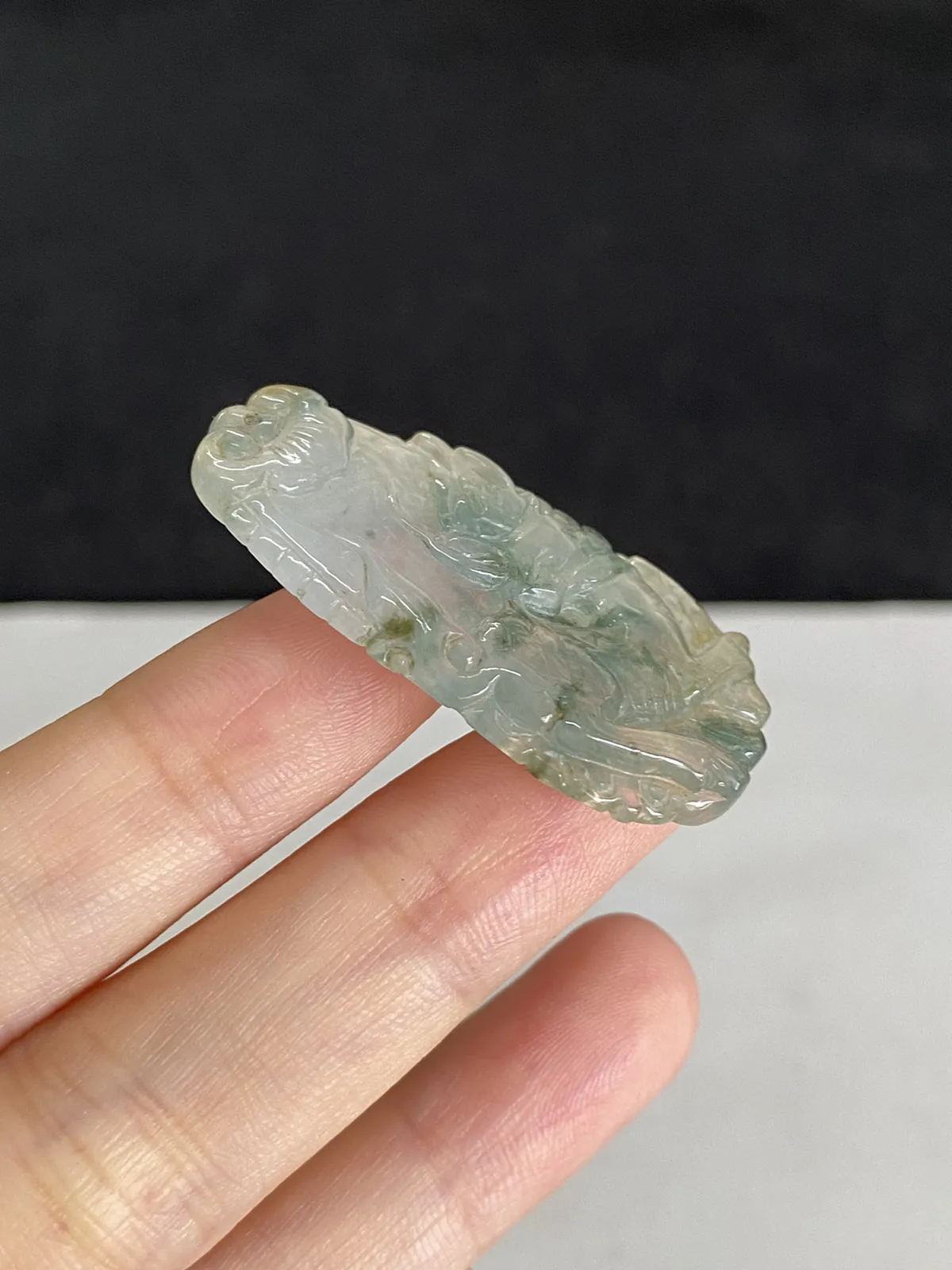 翡翠冰种黄色吊坠