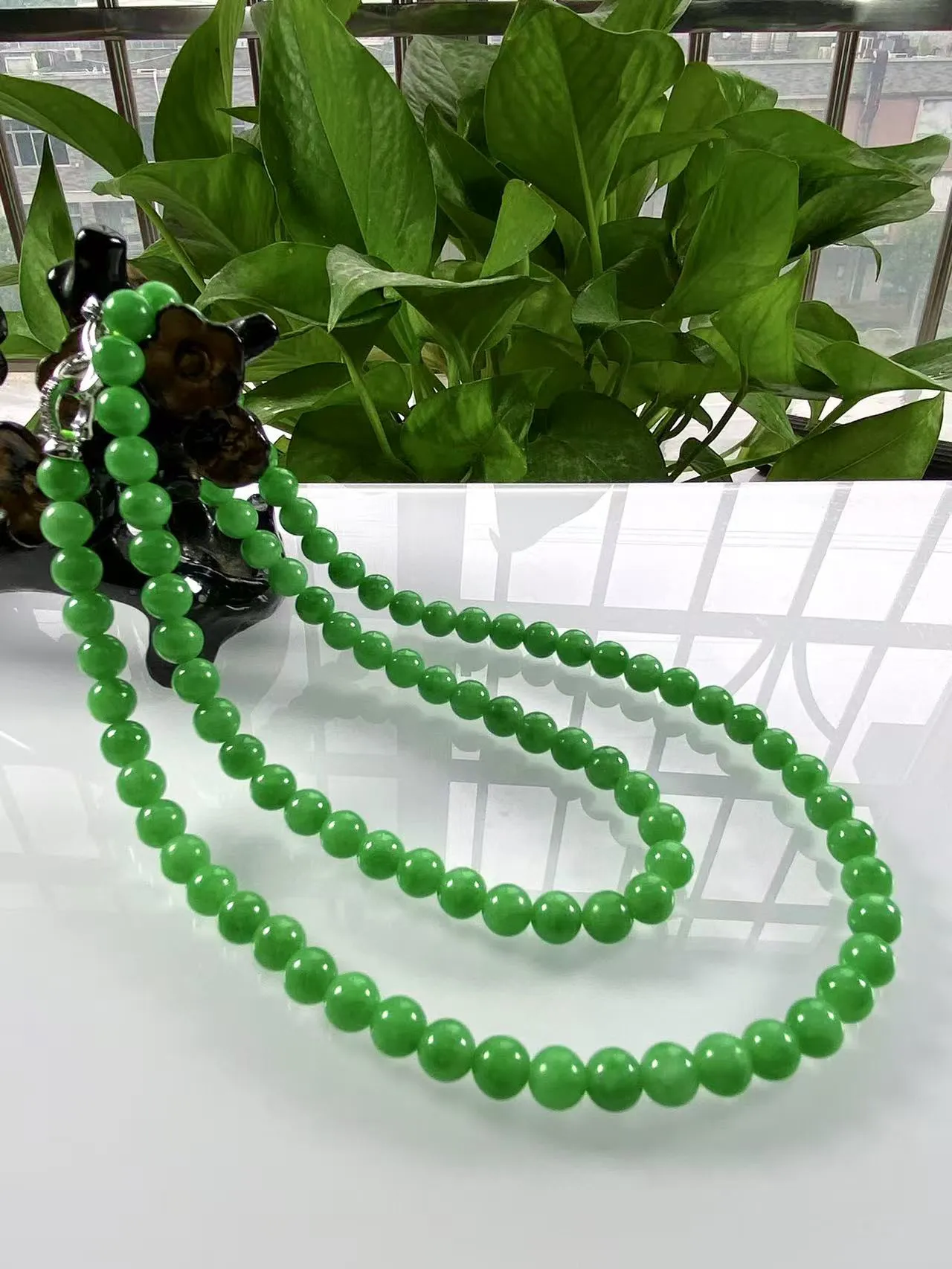 缅甸天然翡翠A货，卡6.3冰润满绿阳绿圆珠项链手链，尺寸：6.3mm/95颗，长度600mm，重量：40.46g