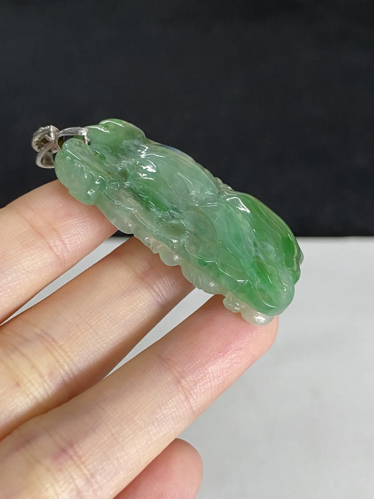 翡翠冰糯种飘绿翡翠，印记：S925