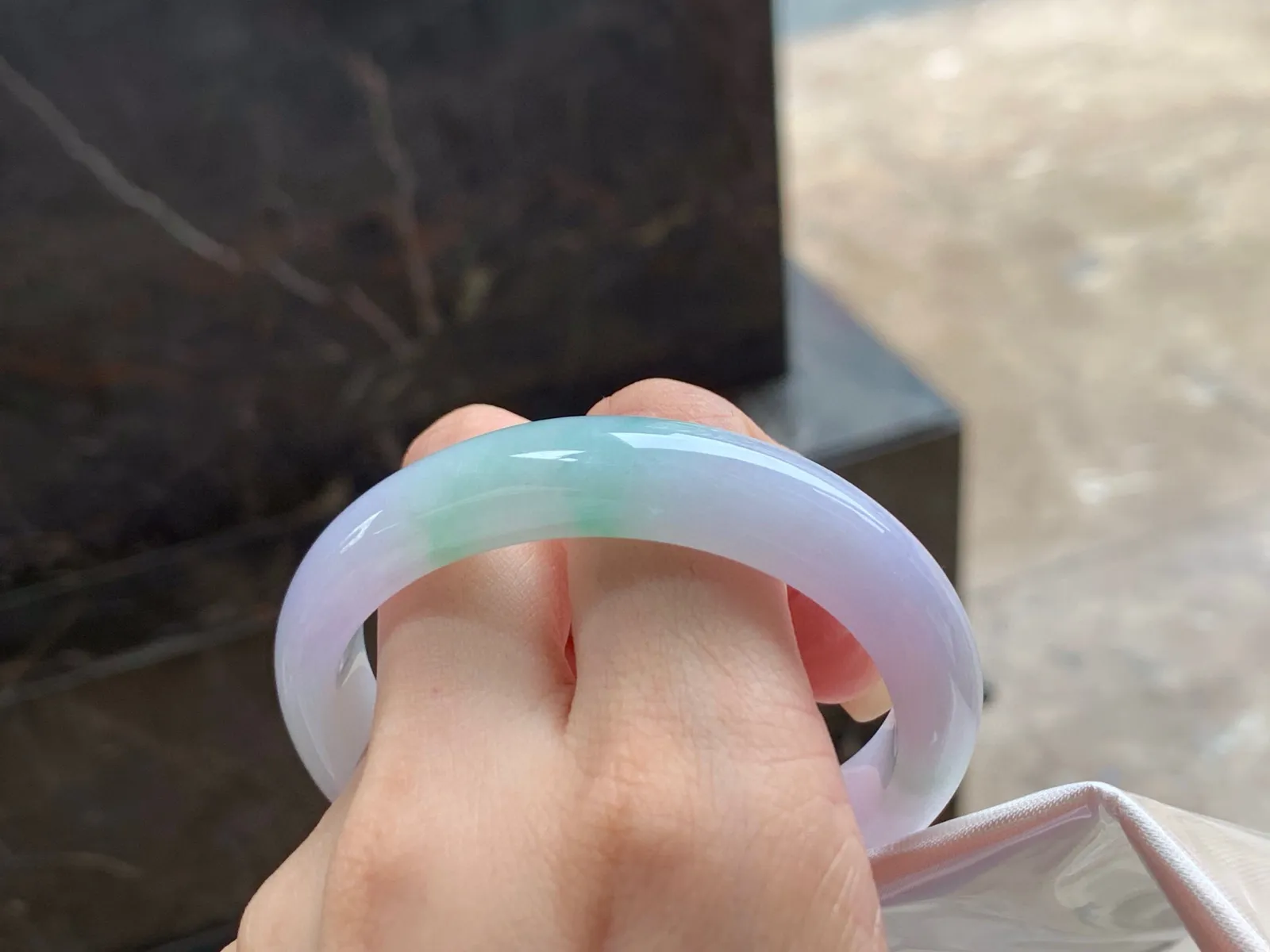 春彩贵妃镯
干净清爽 53.8/12/8.1mm
