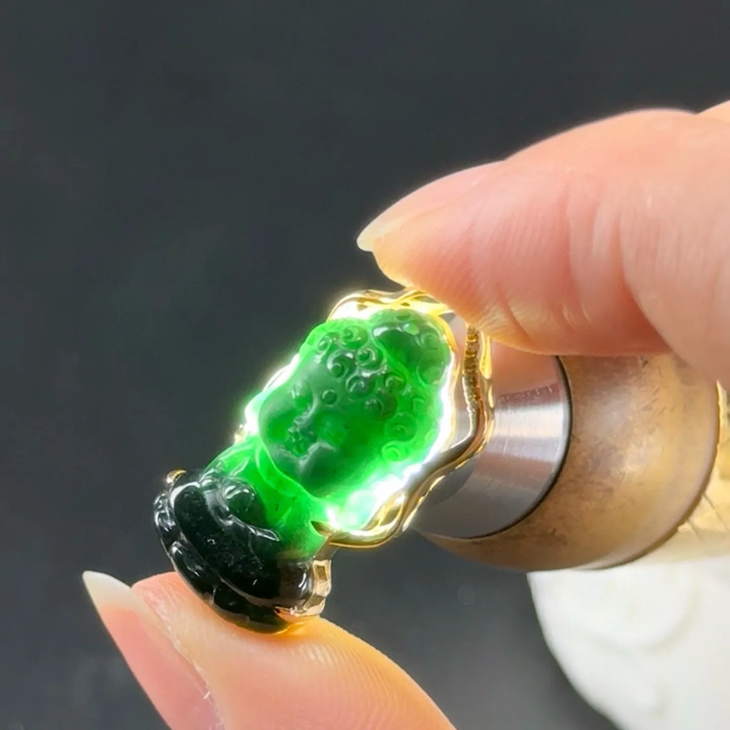 精品墨翠宝宝佛 种好色正 黑度极好 打灯通透 尺寸24.9