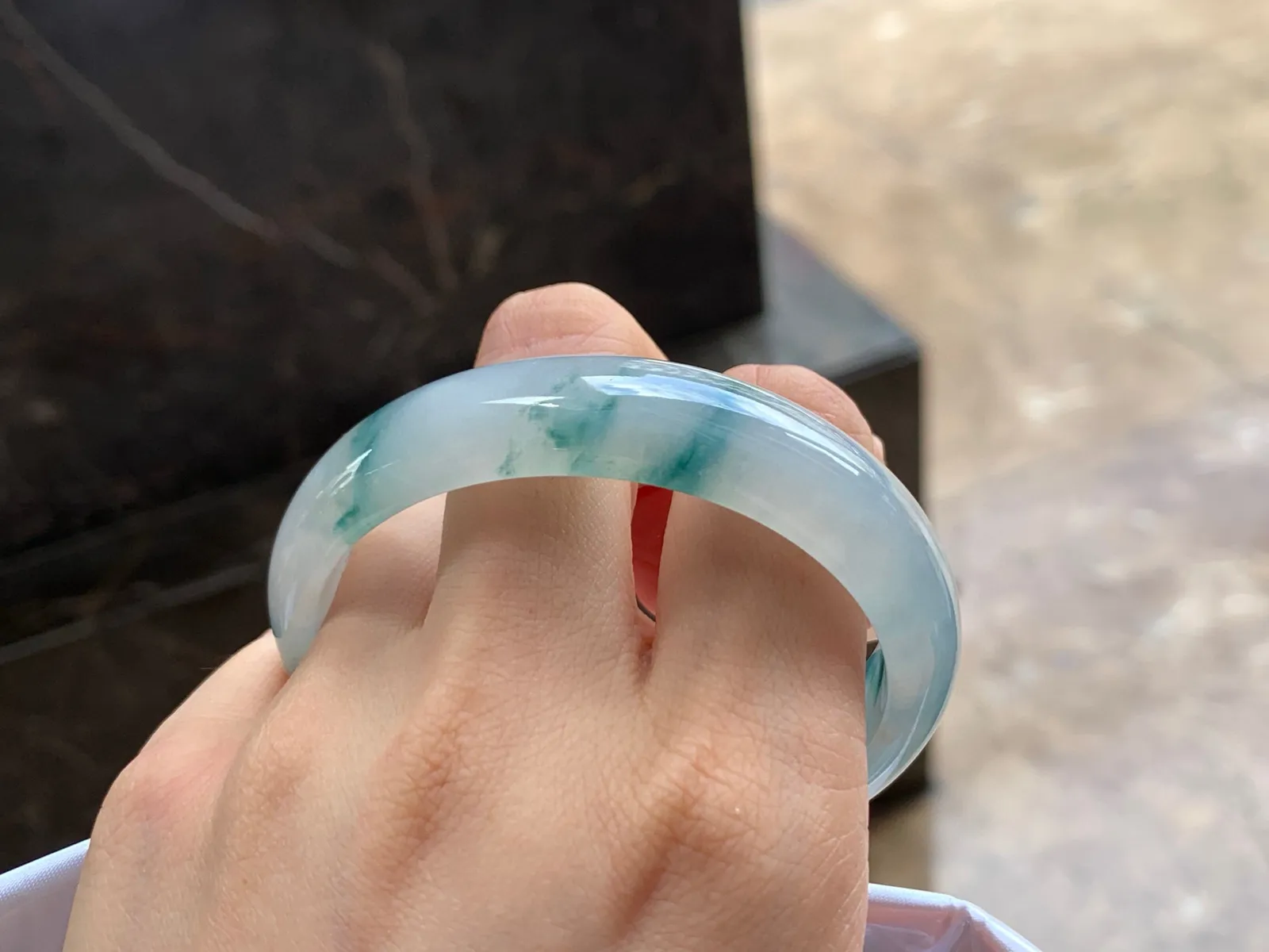 冰飘花贵妃镯
种好水润 56.5/13.7/7.2mm