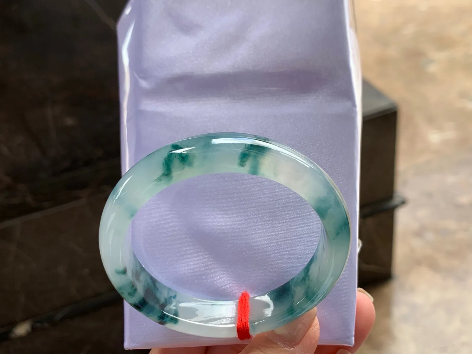 冰种飘花手镯
种老56.2/12.4/7.7mm