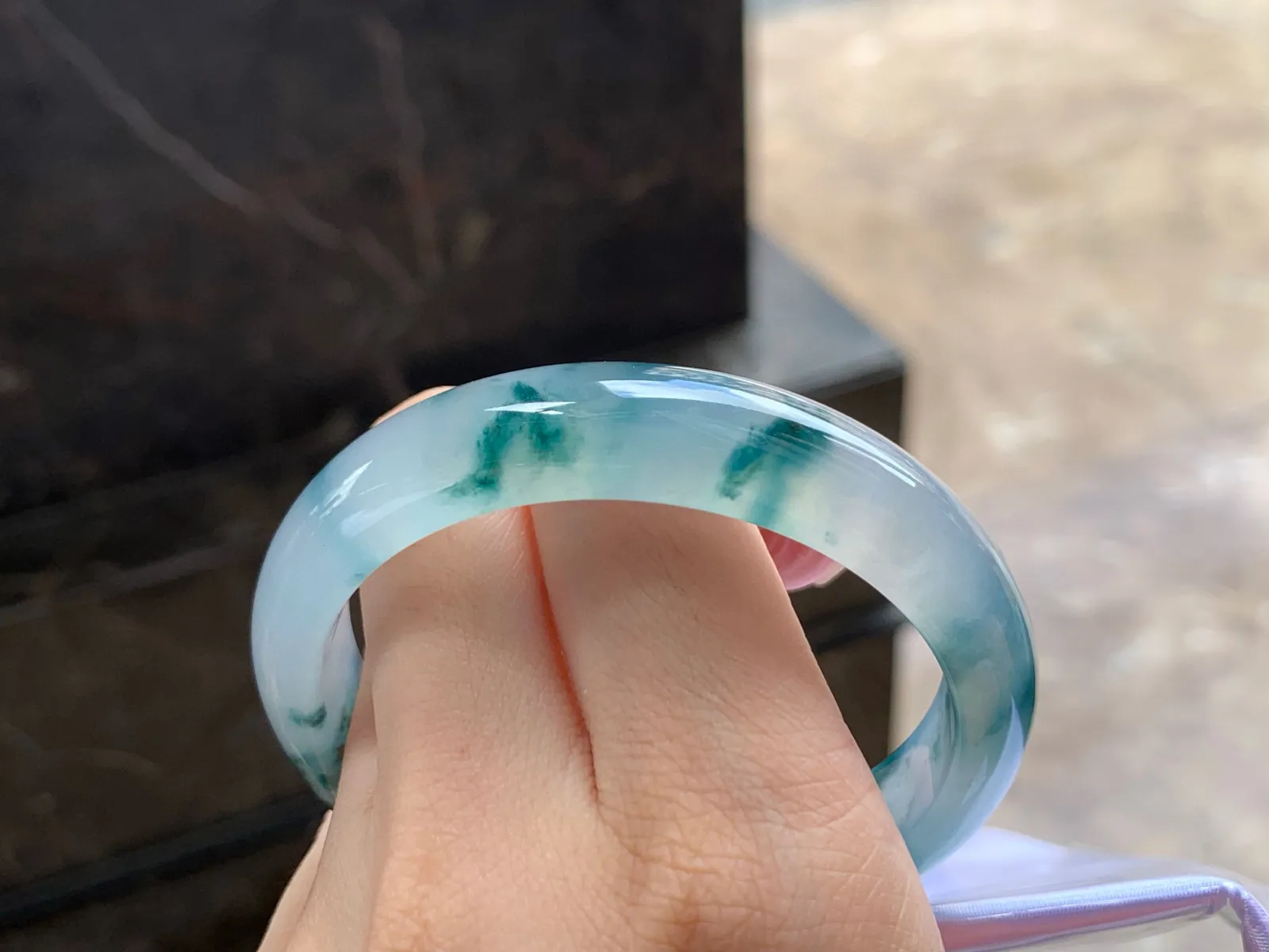 冰种飘花手镯
种老56.2/12.4/7.7mm