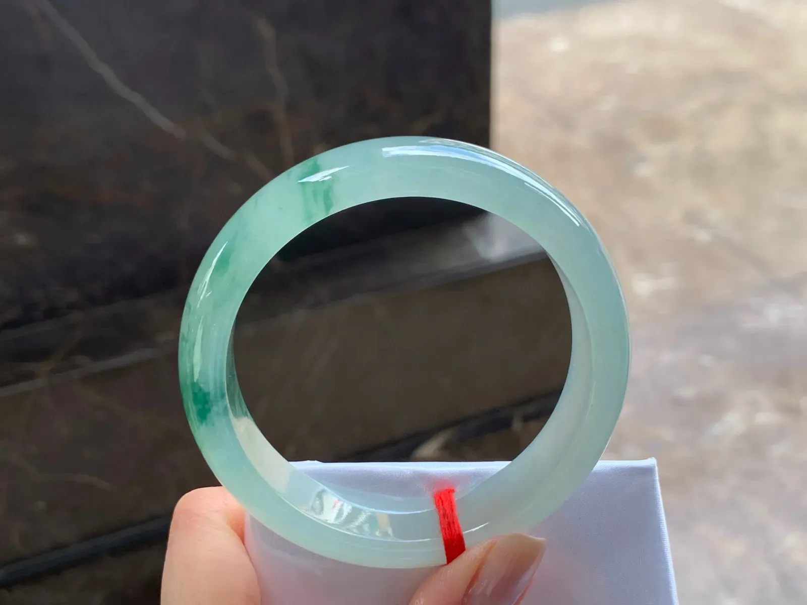 冰种飘花手镯
清爽58.1/15/8.3mm