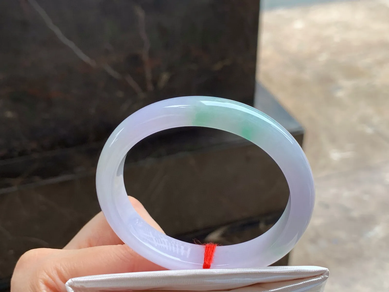 春彩贵妃镯
干净清爽 53.8/12/8.1mm