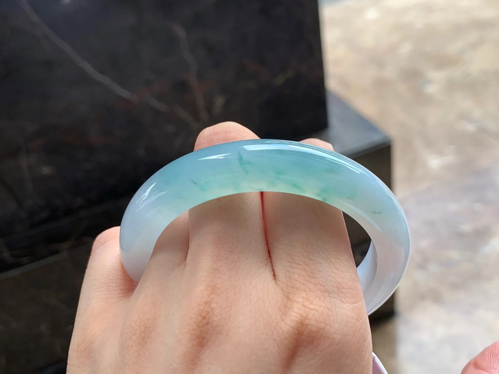 冰飘花手镯
细腻水润 57.7/12.2/9.3mm
