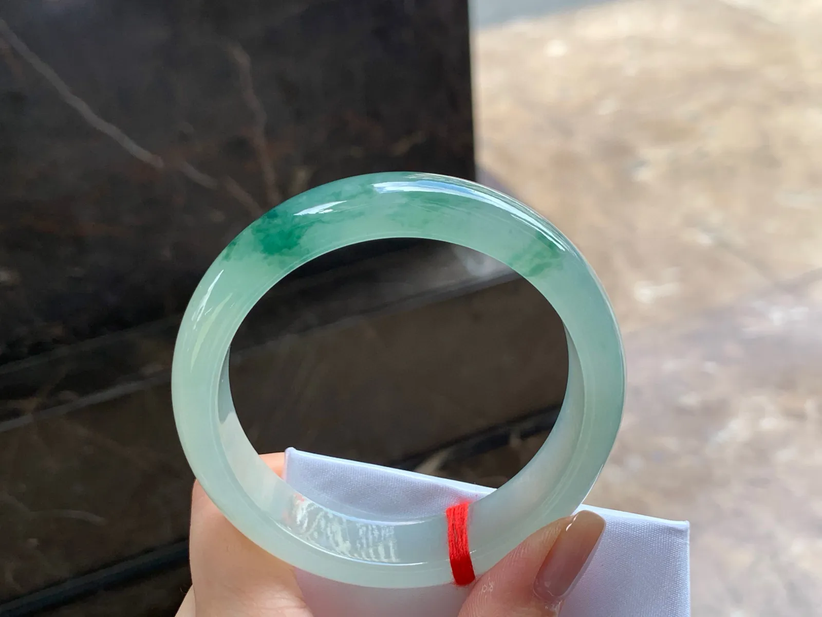 冰种飘花手镯
清爽58.1/15/8.3mm