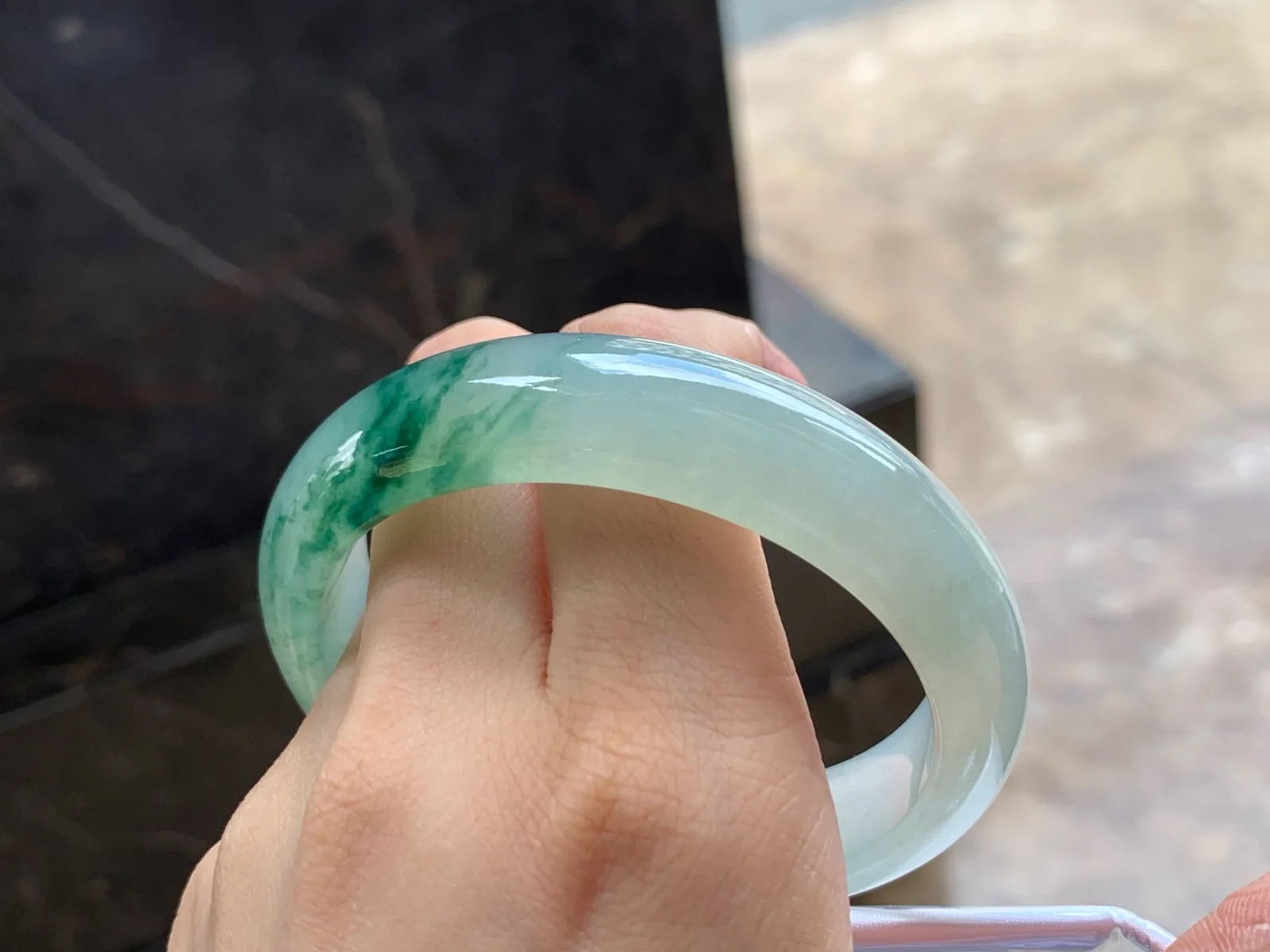 冰种飘花手镯
清爽58.1/15/8.3mm