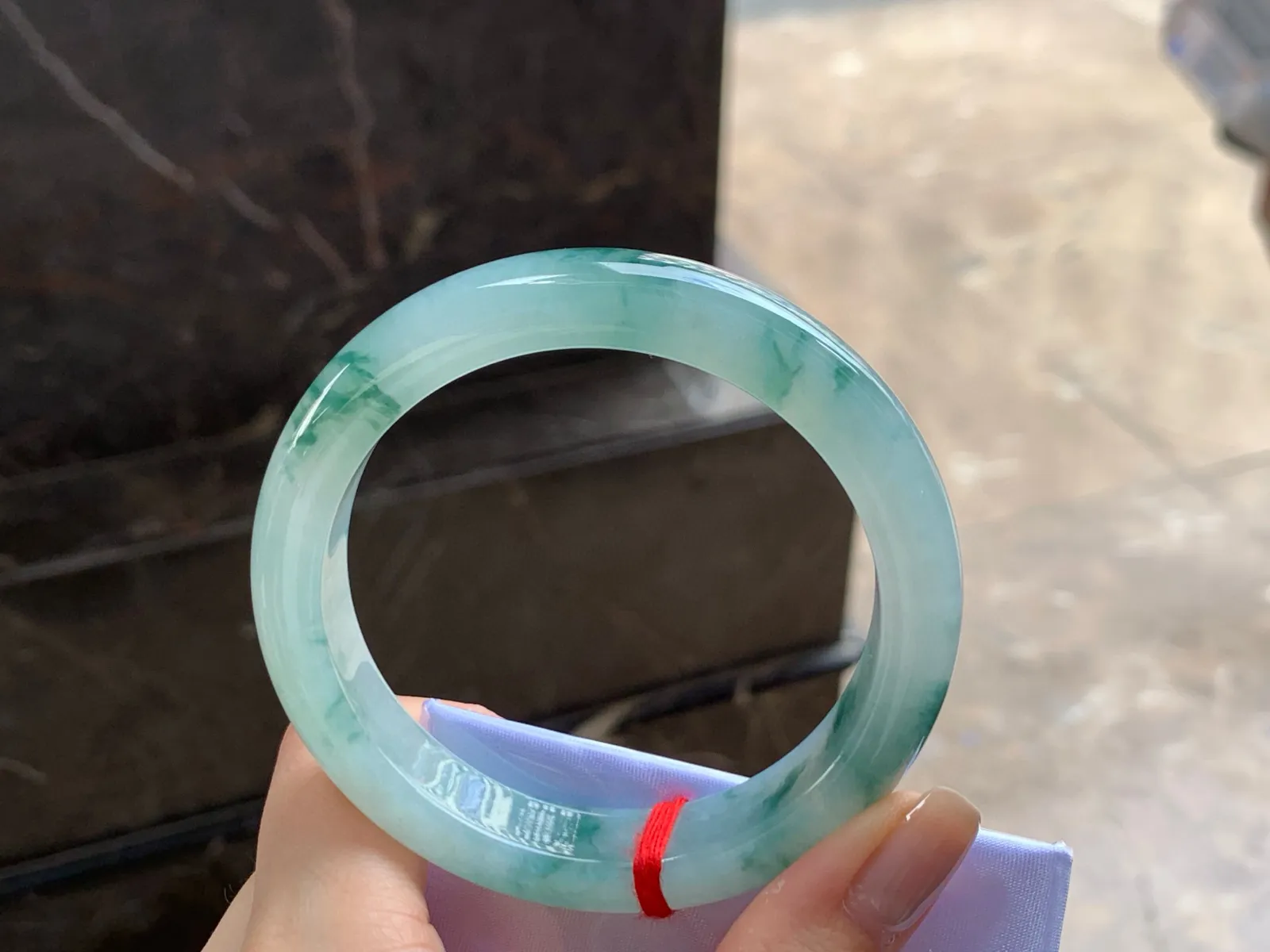 冰飘花手镯
水润清爽 56.4/12/8.5mm