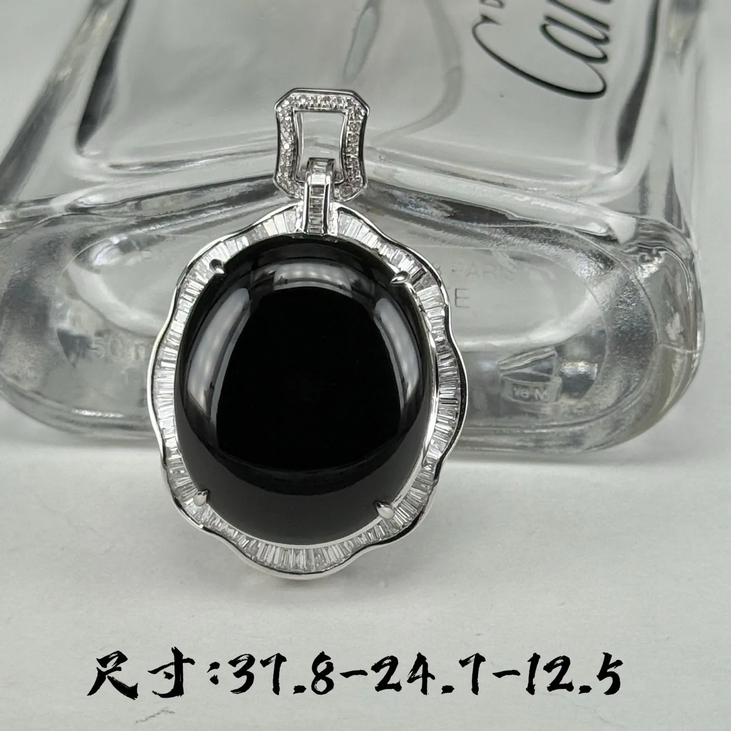 精品18k墨翠蛋面吊坠 满钻豪镶 打灯通透 油性十足 尺寸37.8