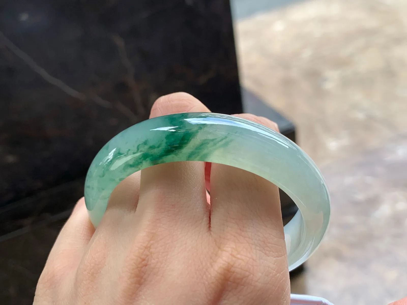 冰种飘花手镯
清爽58.1/15/8.3mm
