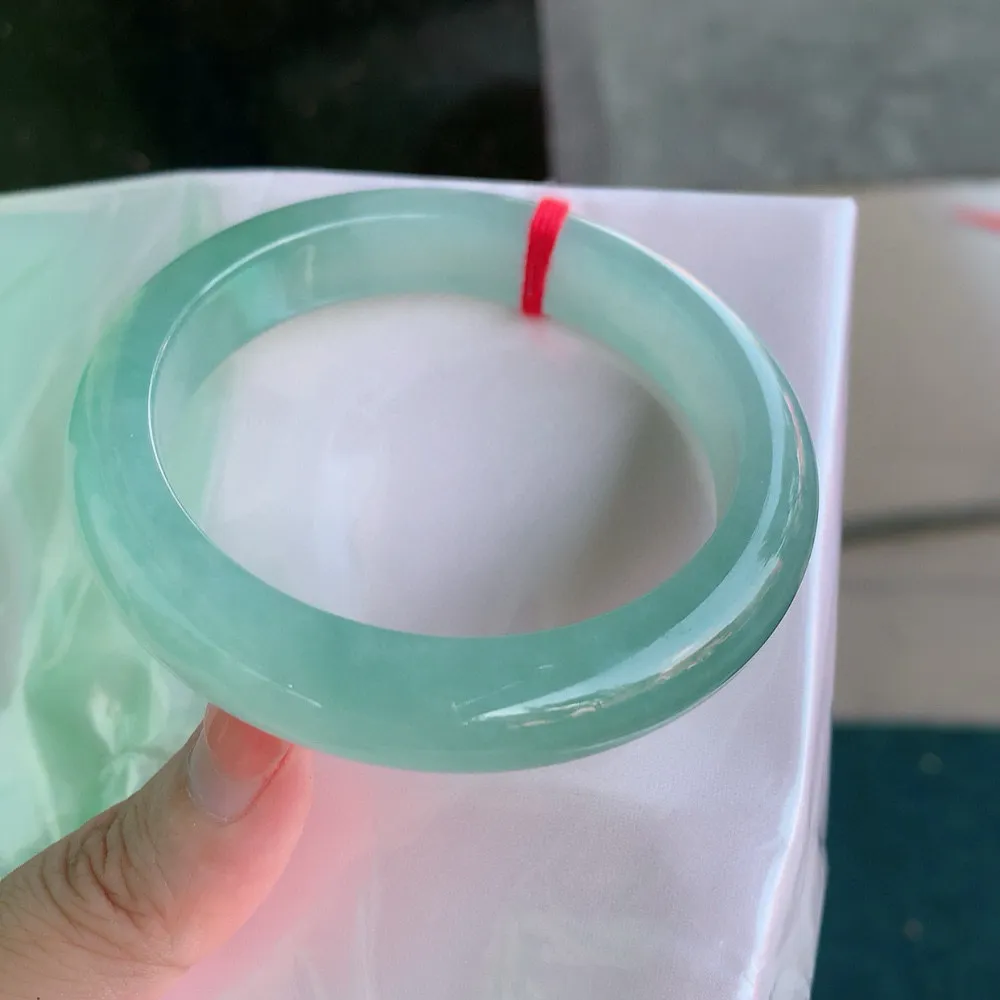 正圈高冰绿 无瑕 尺寸:56.7/12.1/8.9 种色兼备