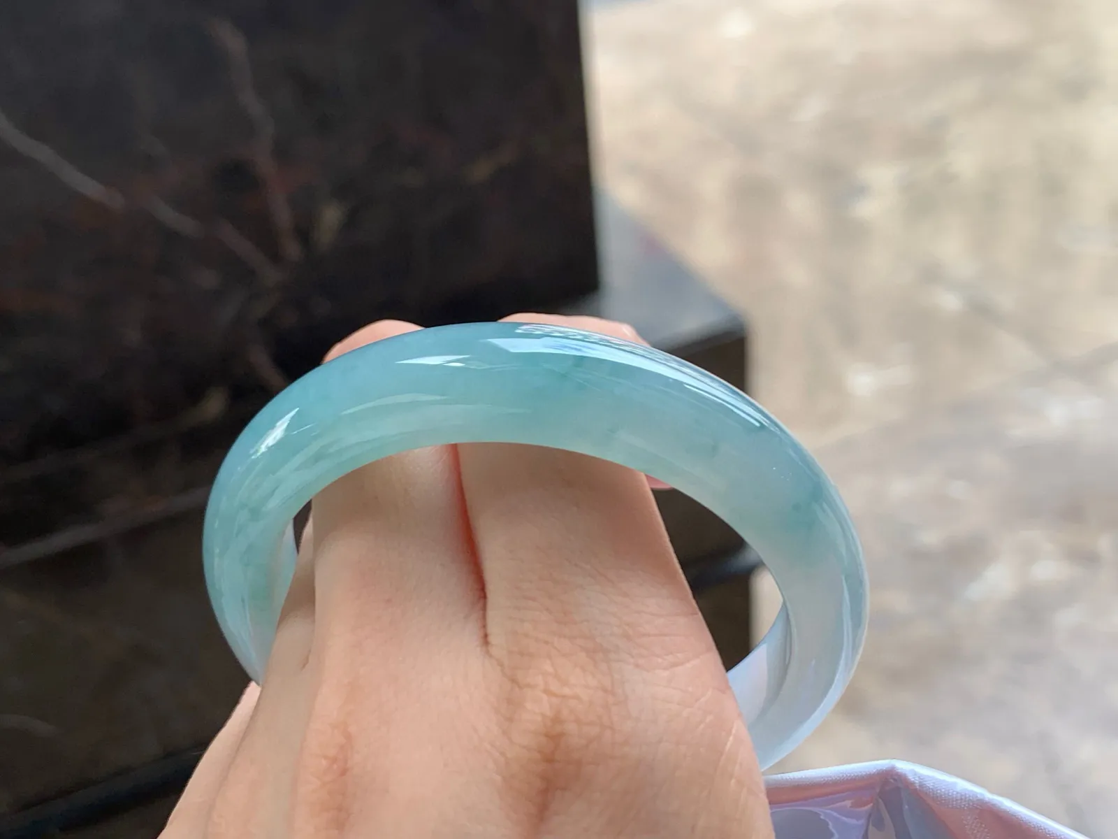 晴底手镯
水润57.3/13.2/8.4mm