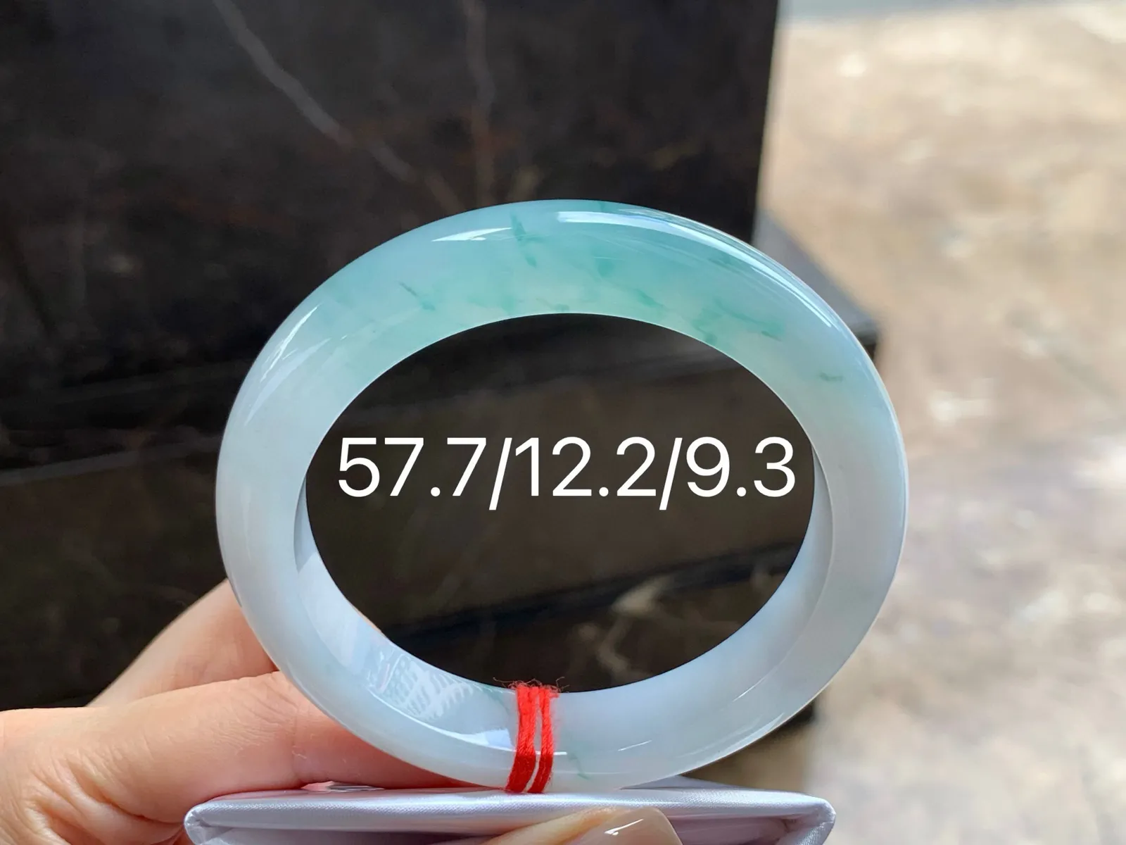冰飘花手镯
细腻水润 57.7/12.2/9.3mm