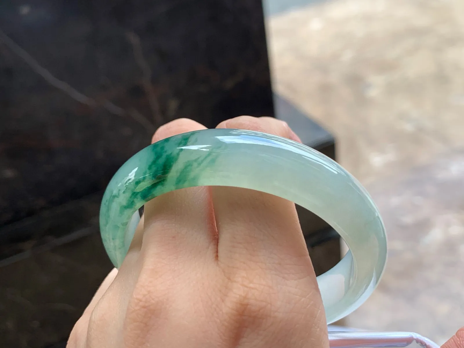 冰种飘花手镯
清爽58.1/15/8.3mm