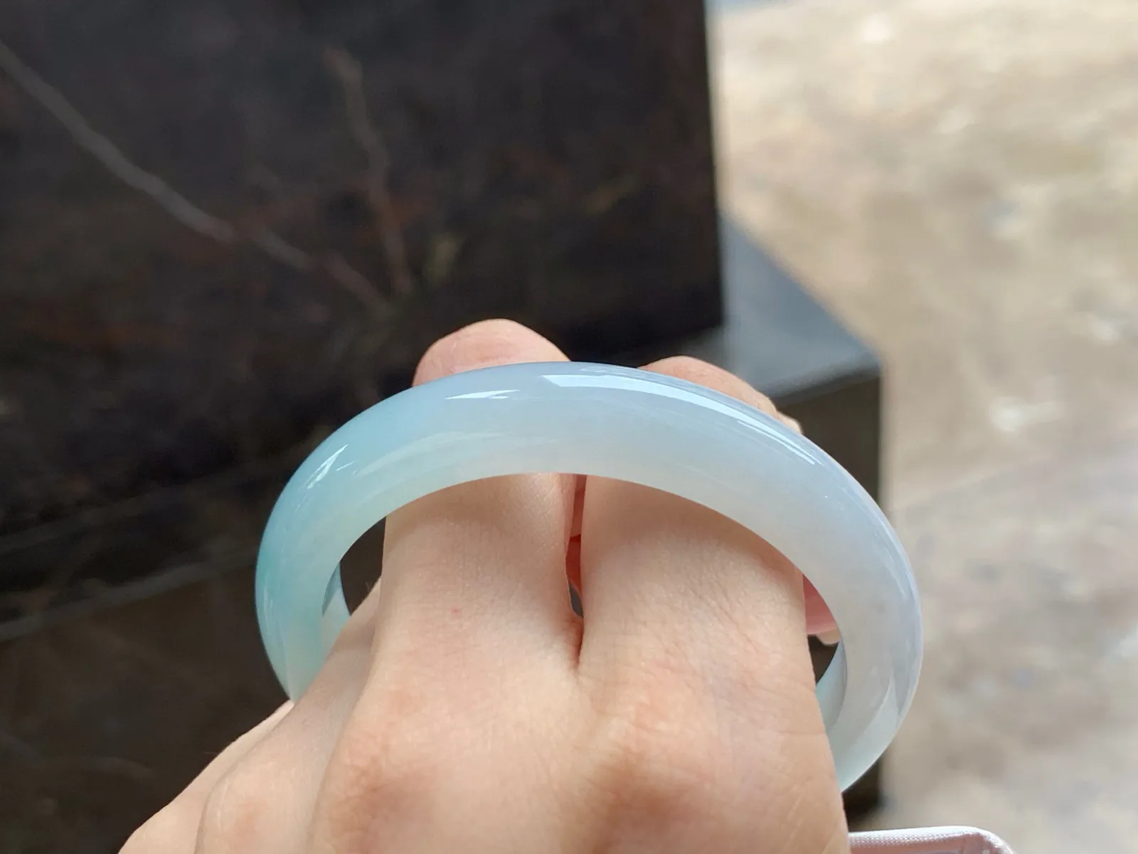 冰晴底飘花手镯
水润52.3/10.8/8mm