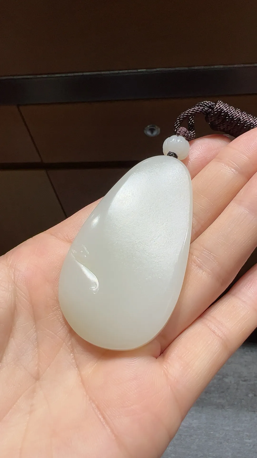 高品质｜籽料｜观音

重46克 尺寸62*35*11.8m m