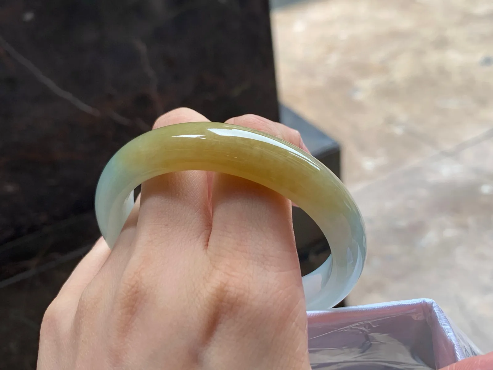 黄翡手镯
独特56.8/12/8.6mm