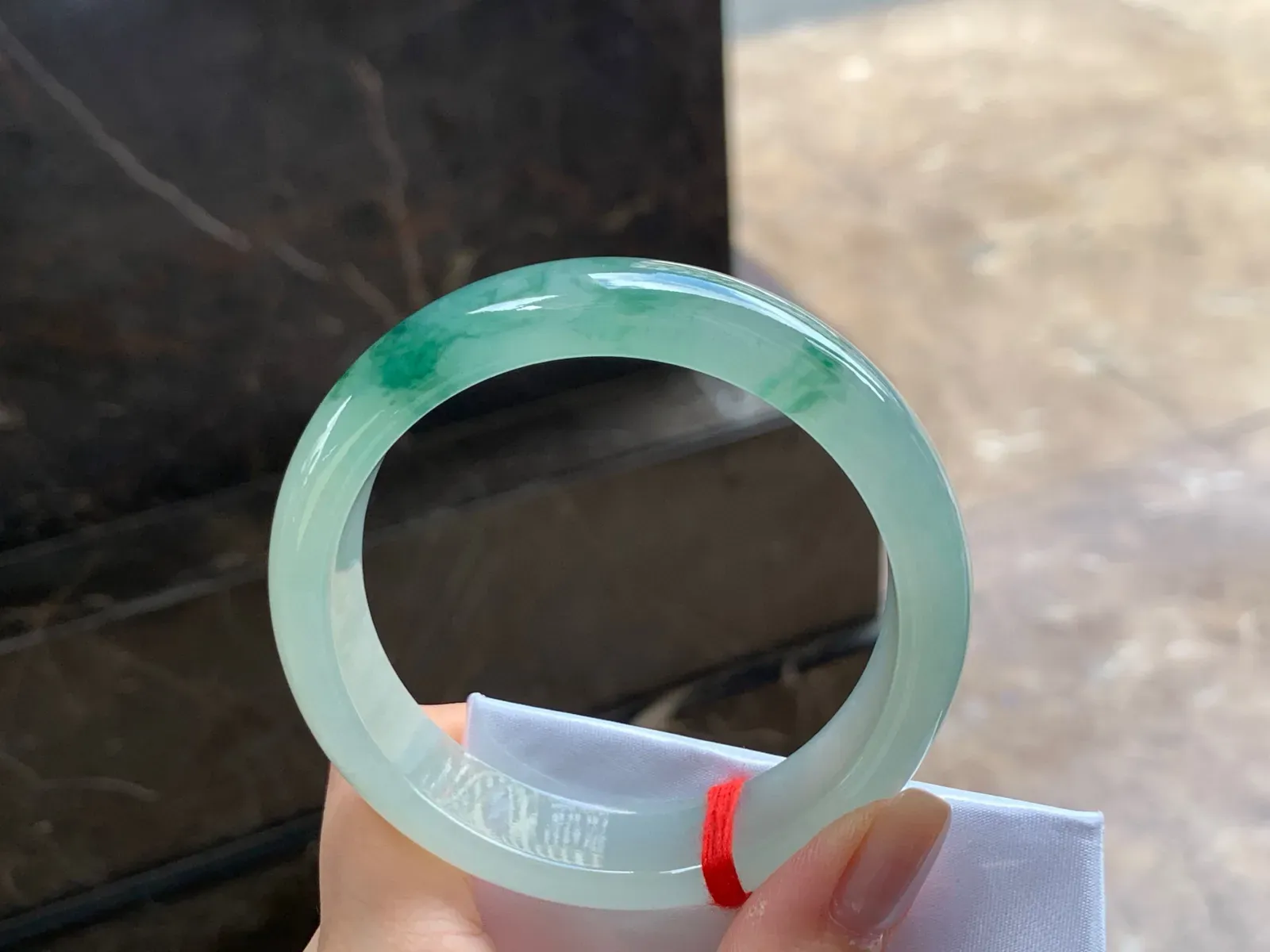 冰种飘花手镯
清爽58.1/15/8.3mm