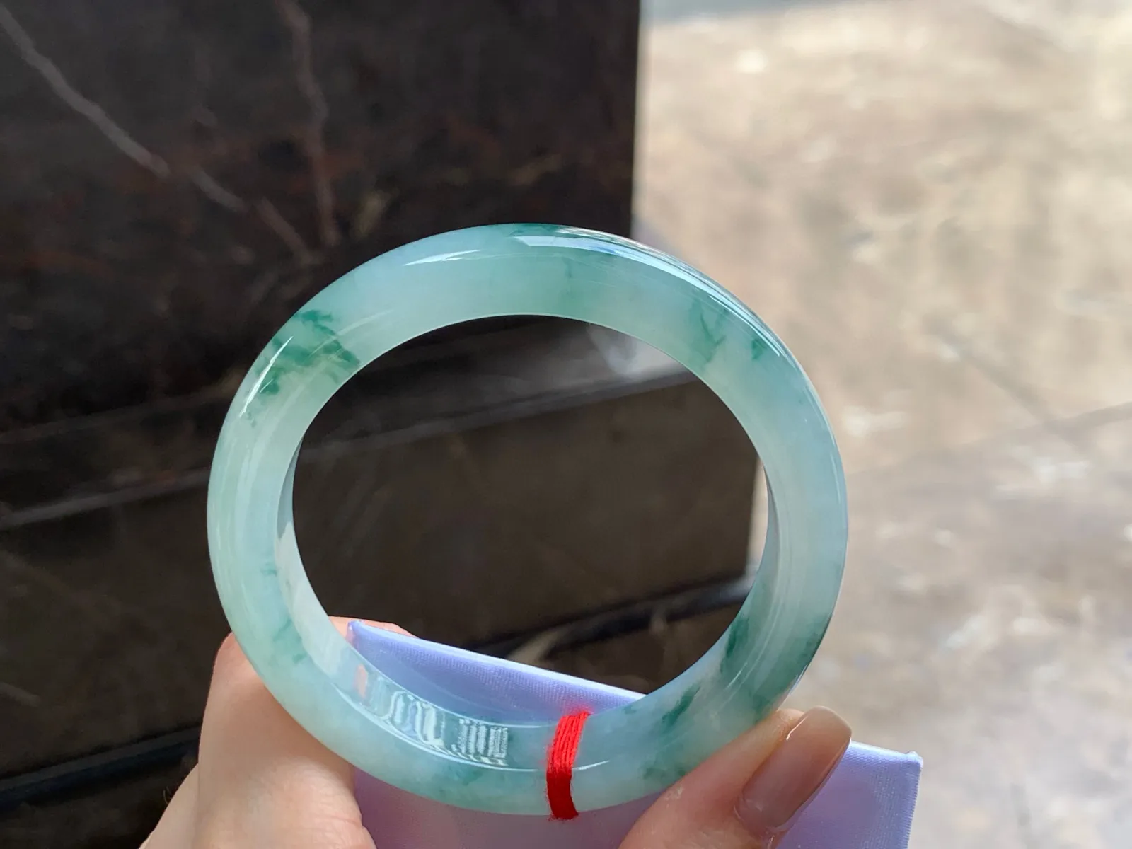 冰飘花手镯
水润清爽 56.4/12/8.5mm