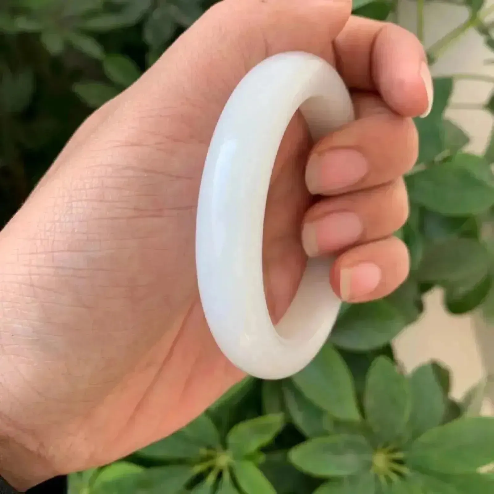 和田玉55.5圈口羊脂白玉手镯，玉质细腻油润 底色纯净 脂粉好，品质高