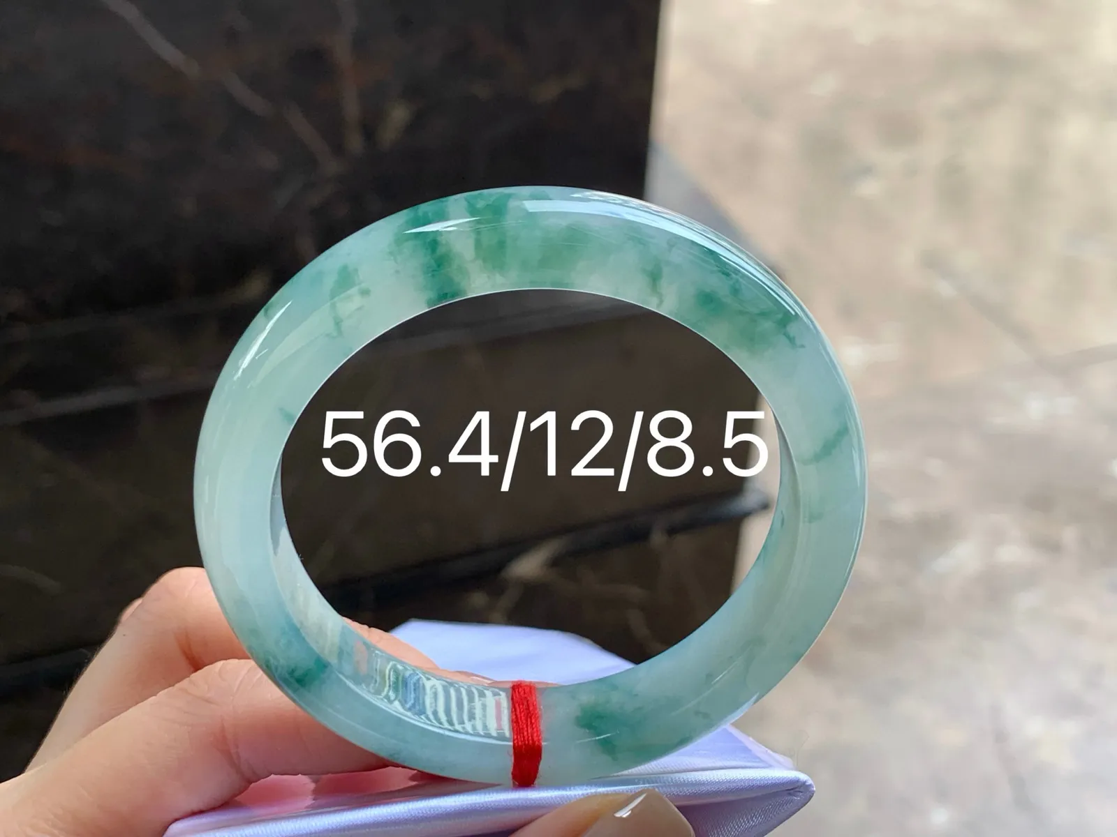 冰飘花手镯
水润清爽 56.4/12/8.5mm