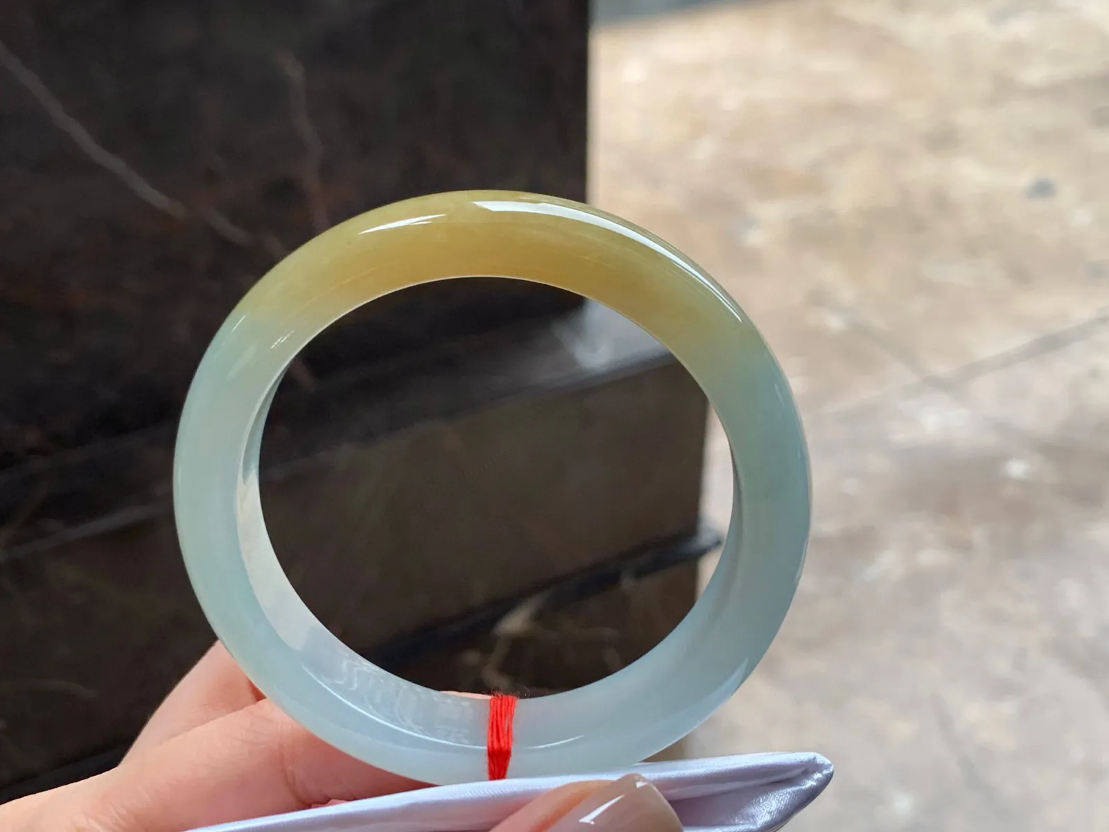黄翡手镯
独特56.8/12/8.6mm
