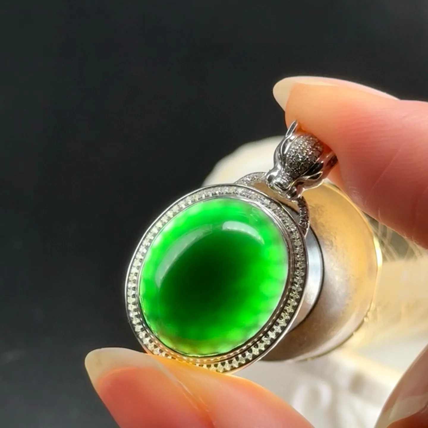 精品18k墨翠蛋面卡地亚经典吊坠 种好色正 黑度极好 打灯通透 油性十足 尺寸28.9