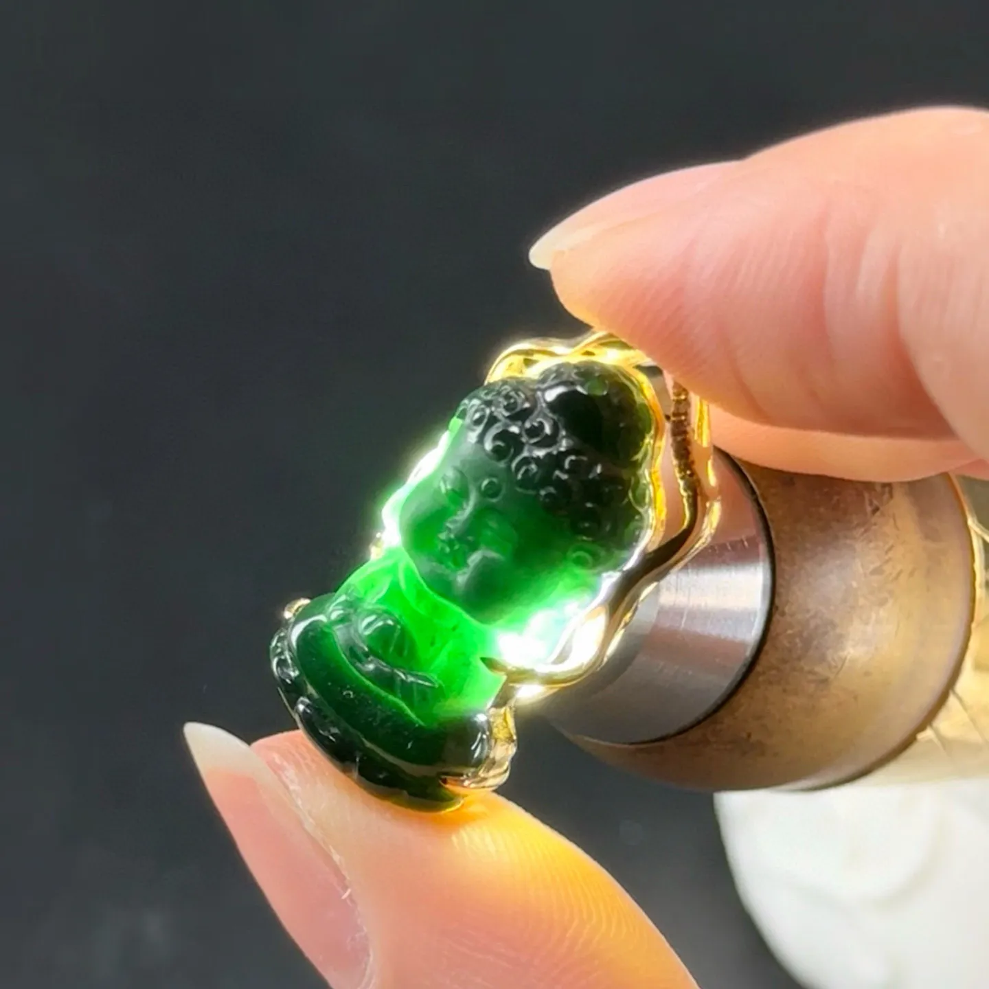 精品墨翠宝宝佛 种好色正 黑度极好 打灯通透 尺寸24.9