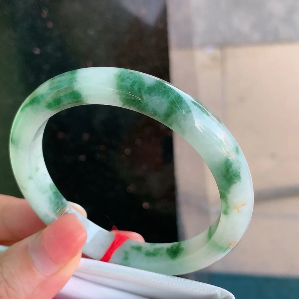 正圈飘花洒金 无瑕 尺寸:55.7/9.6/7.8，底细腻🥰🥰