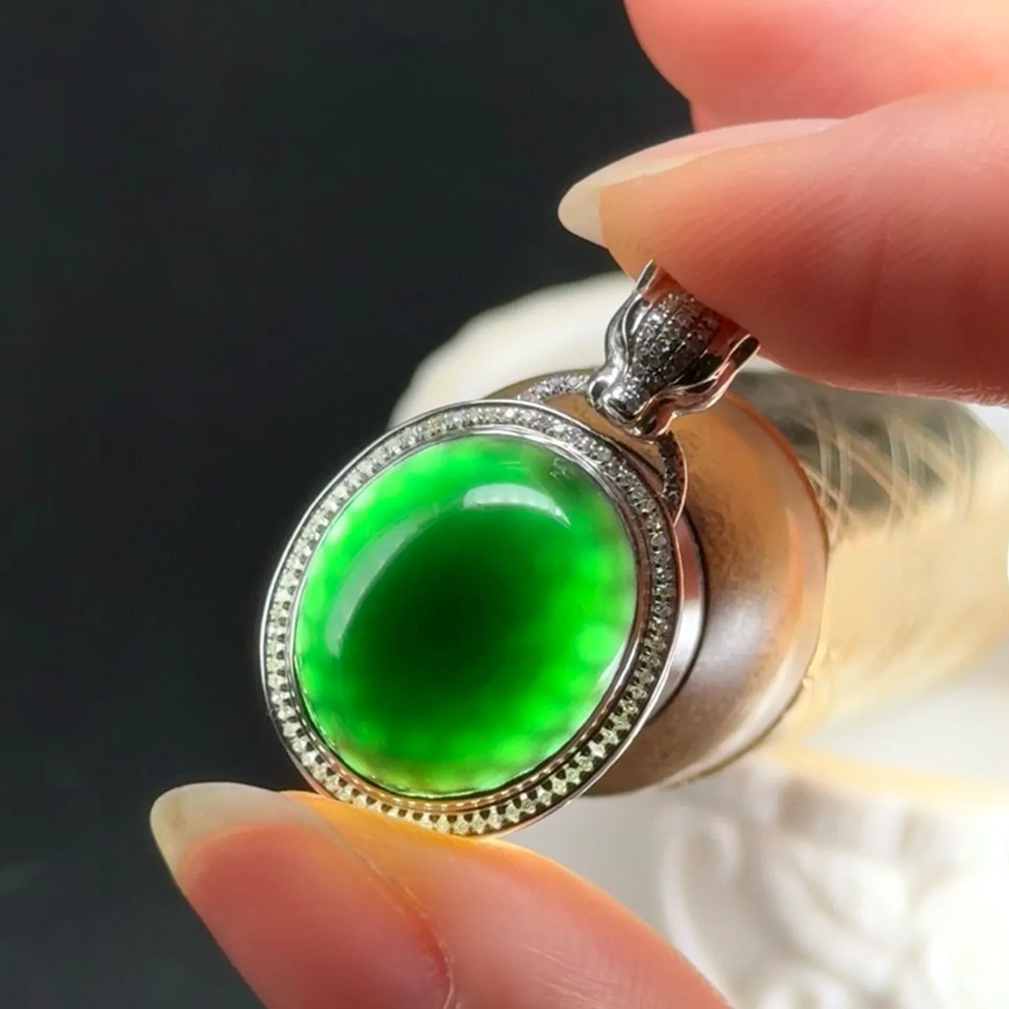 精品18k墨翠蛋面卡地亚经典吊坠 种好色正 黑度极好 打灯通透 油性十足 尺寸28.9