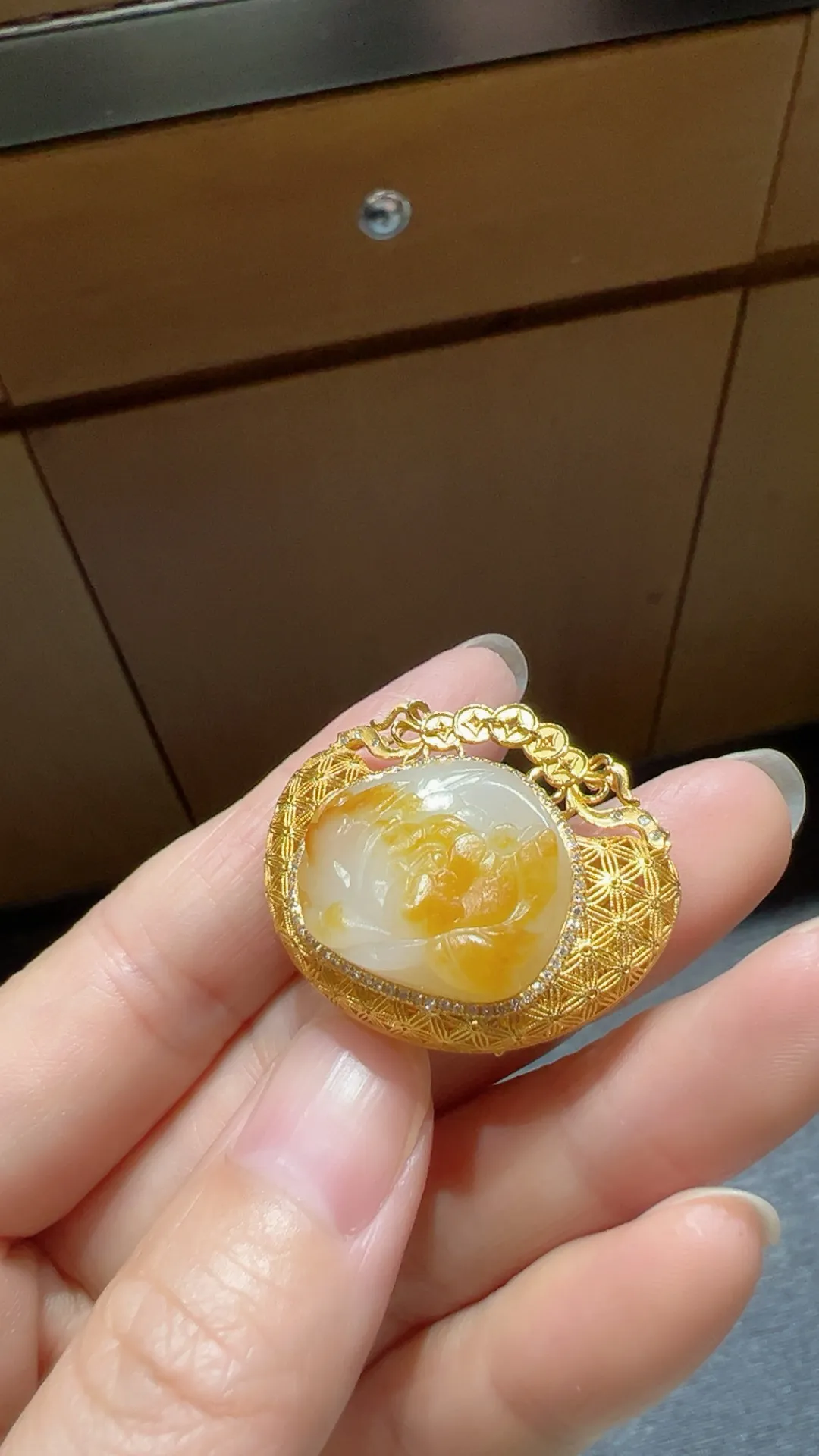 籽料｜18K黄皮｜花开富贵

重12.4克 尺寸28*33.5*14m m