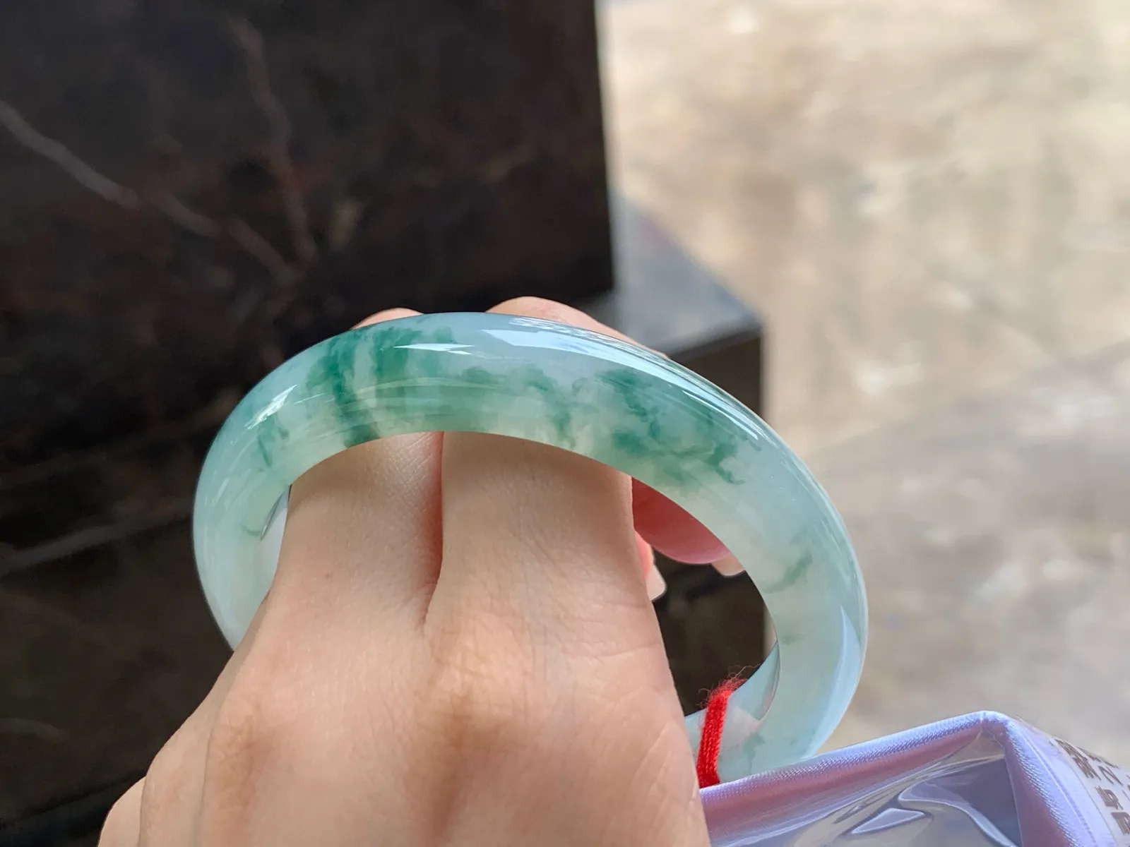 冰飘花手镯
水润清爽 56.4/12/8.5mm