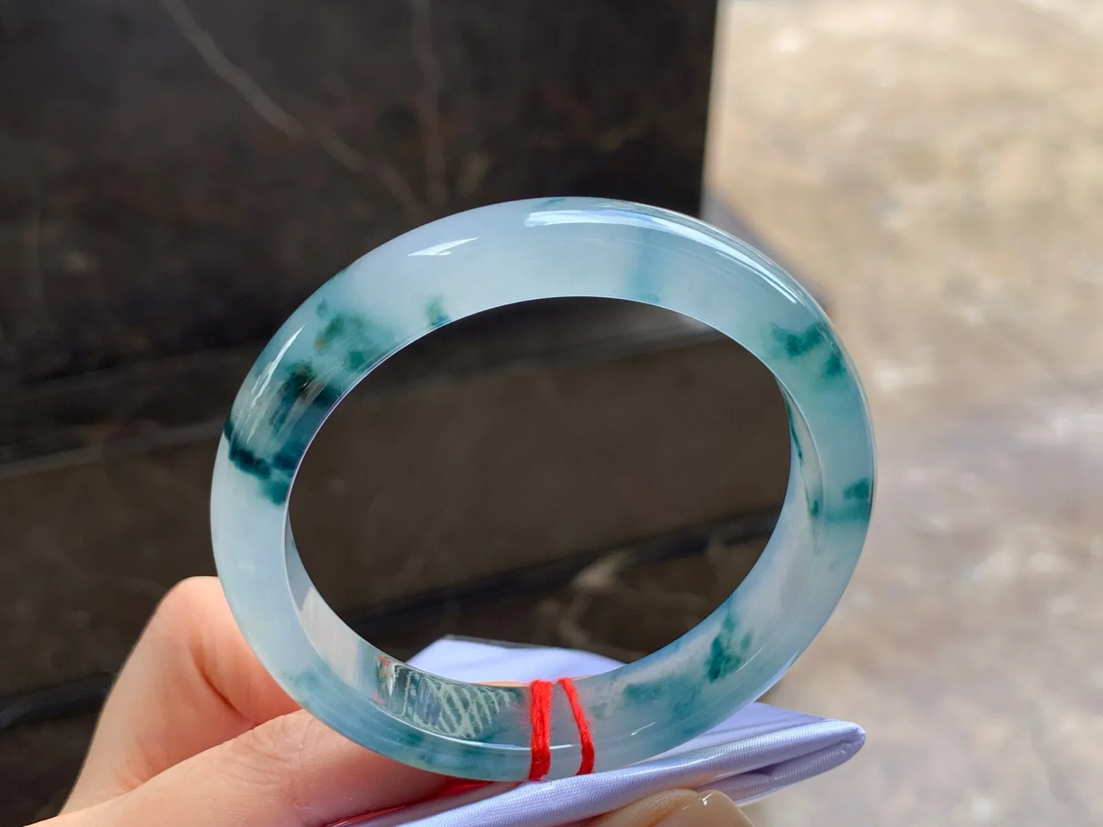 冰种飘花手镯
种老56.2/12.4/7.7mm