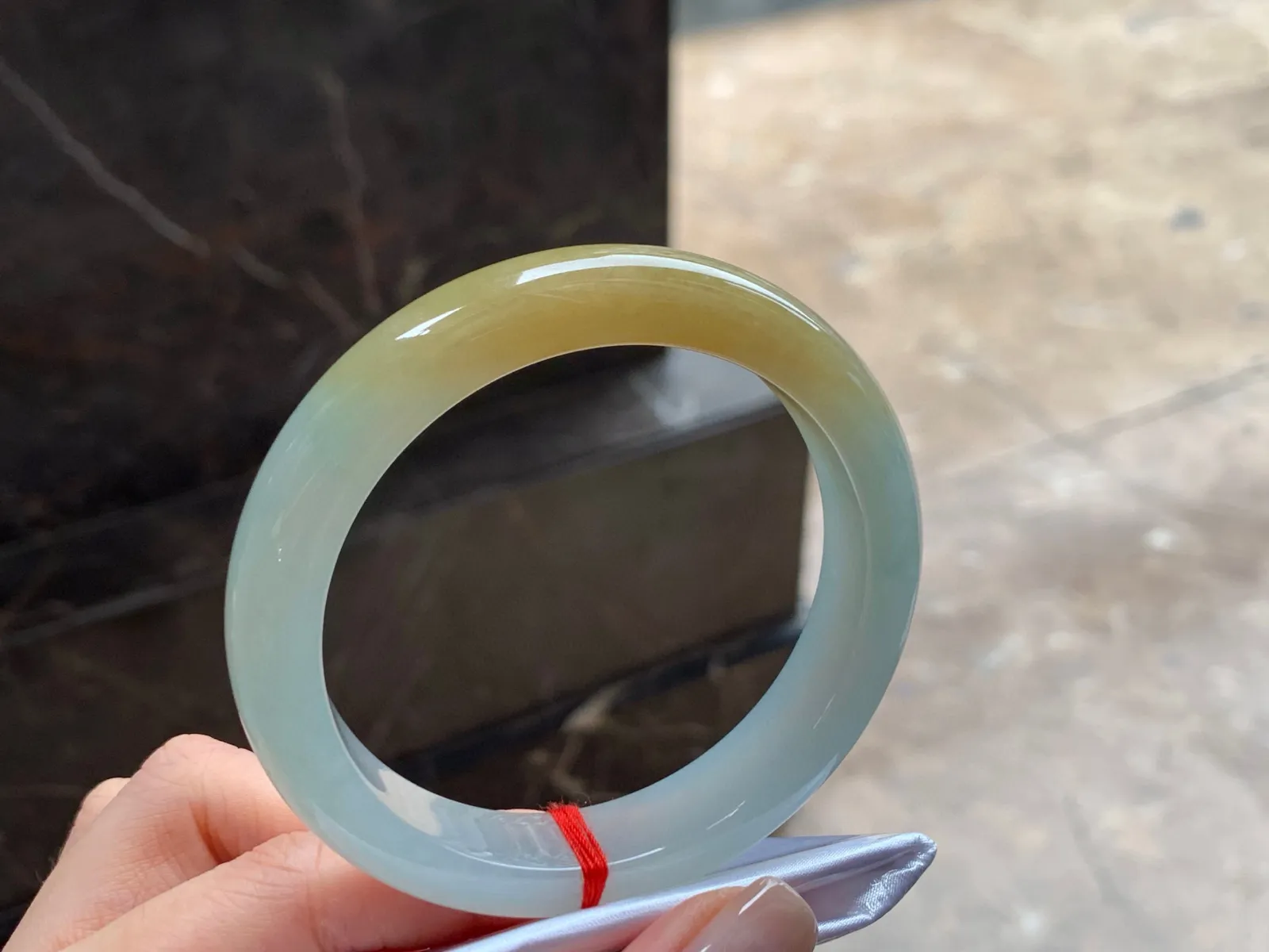 黄翡手镯
独特56.8/12/8.6mm