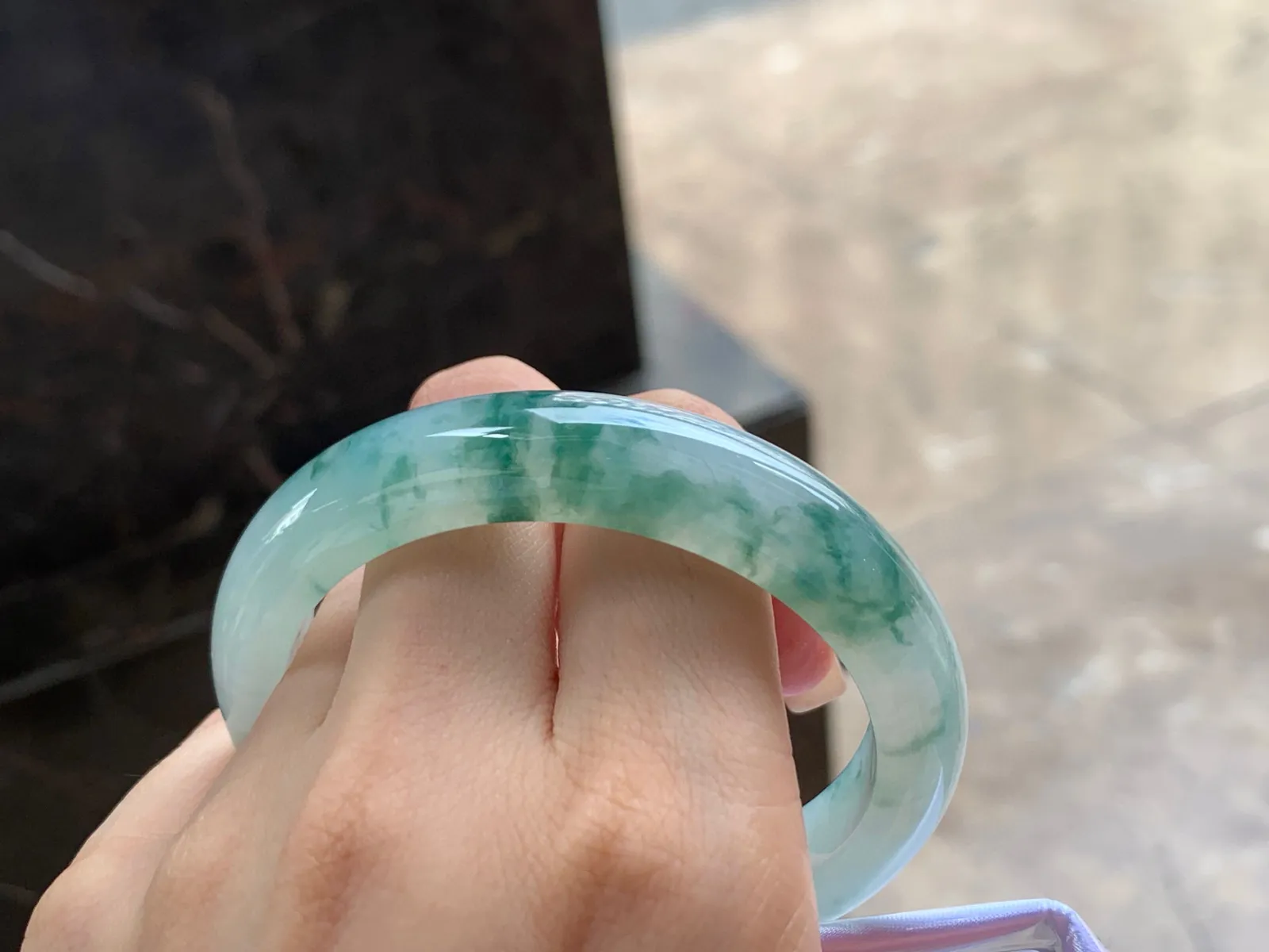 冰飘花手镯
水润清爽 56.4/12/8.5mm