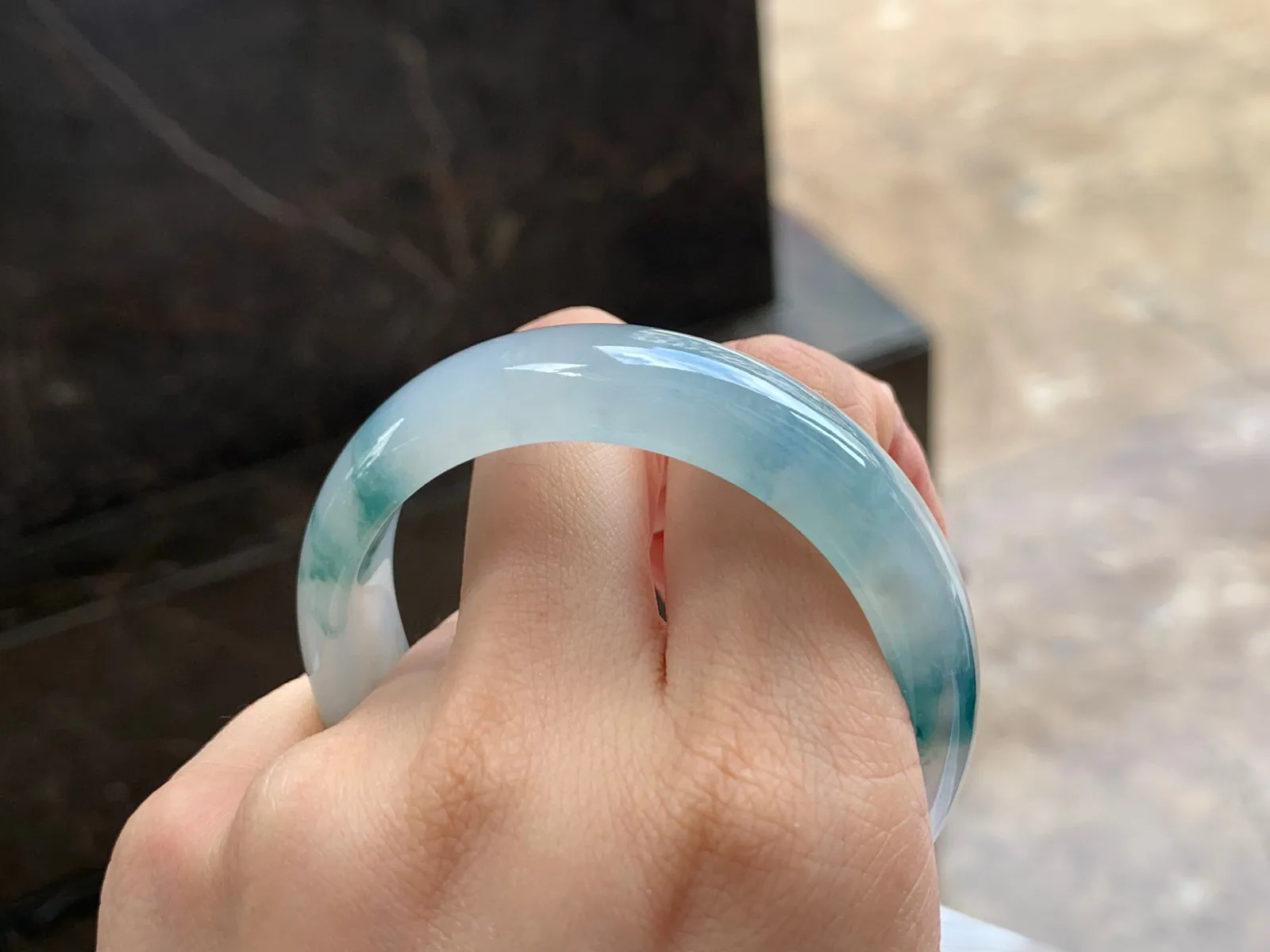 冰飘花贵妃镯
种好水润 56.5/13.7/7.2mm