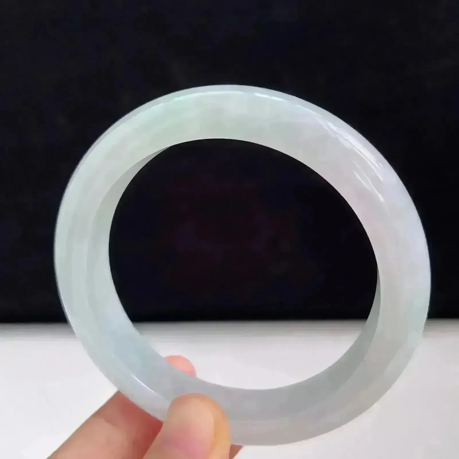 56mm天然翡翠A货淡绿好种水正圈手镯 57.39克