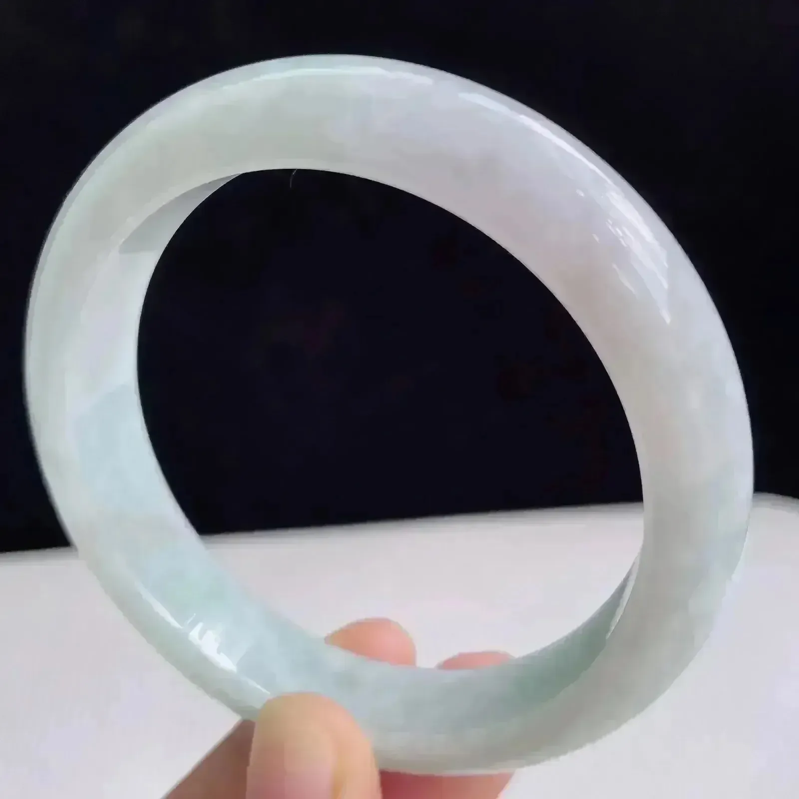 56.5圈有种有色天然翡翠A货玉手镯好种水浅绿水润手镯 52.74g